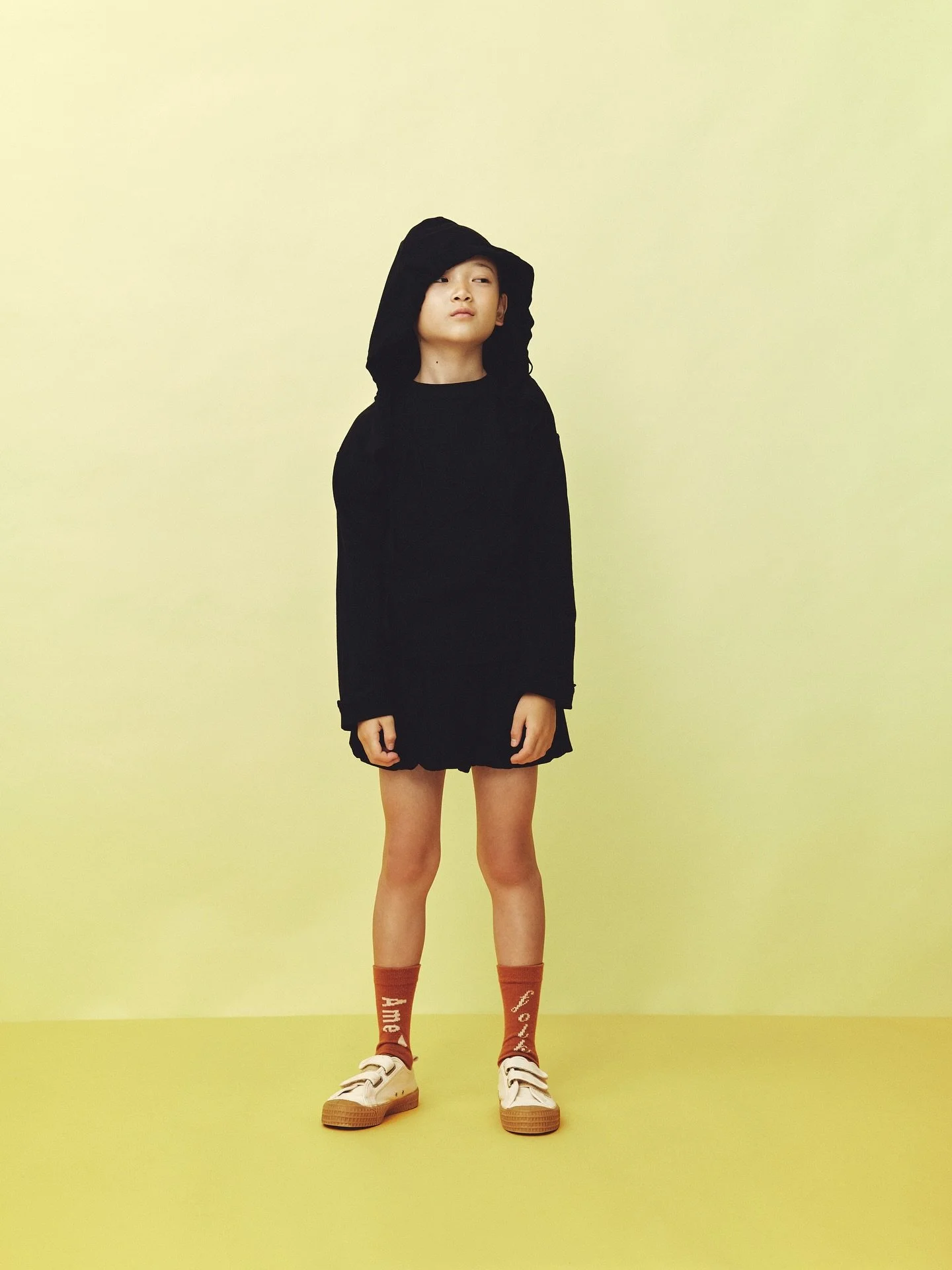 ・
folk made 2026 SS COLLECTION &ldquo;PLAYGROUND&rdquo;

Hoodie + T-shirt + balloon pants = cute outfit complete‼︎

------------------------------

フーディーとTシャツとバルーンパンツの3点コーデは
シンプルで楽しいコーディネートに&hellip;

----------------------------------------
お取扱い店、fol