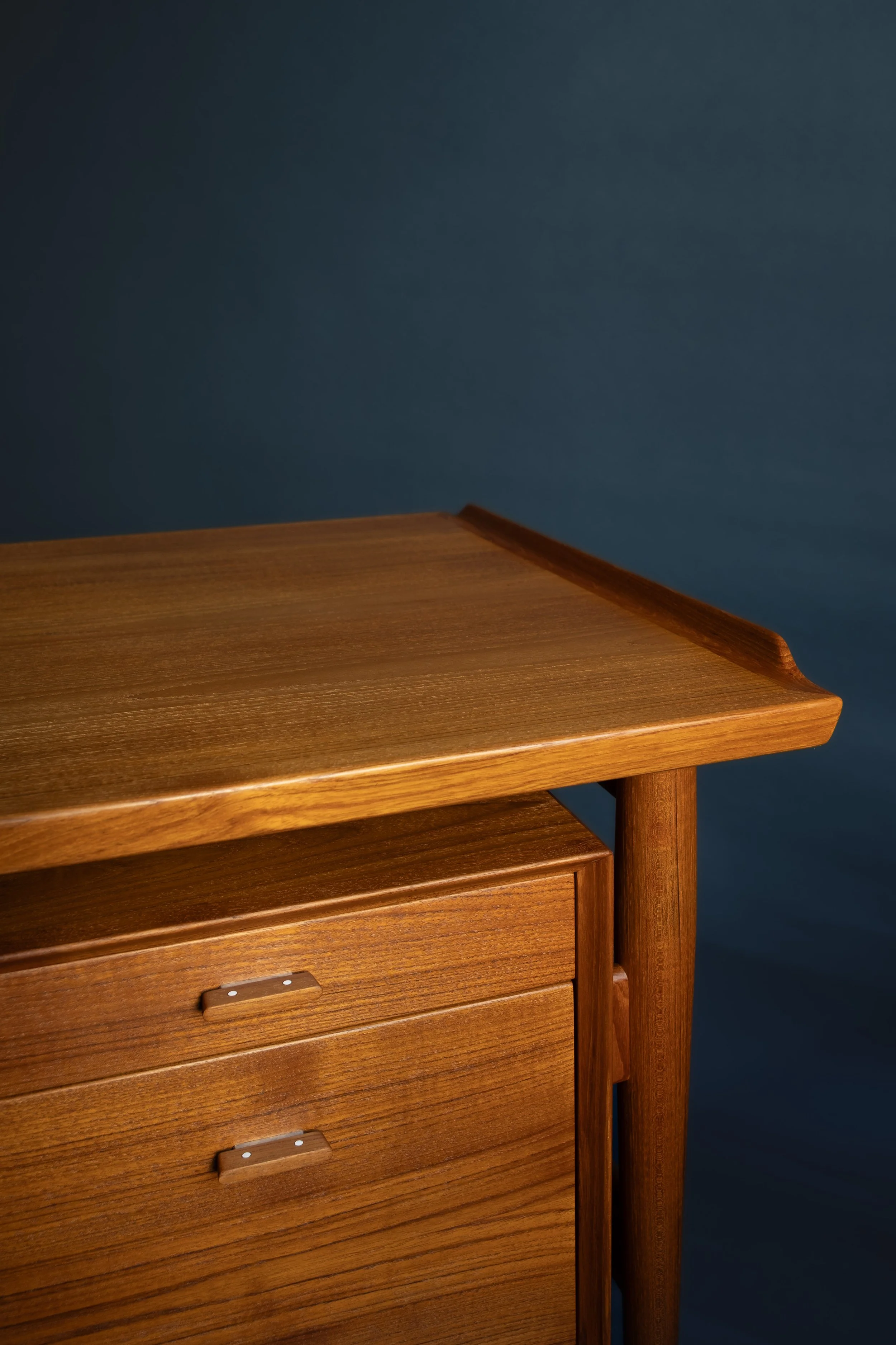 Executive desk by Arne Vodder, Model 207, for Sibast, Burmese Teak