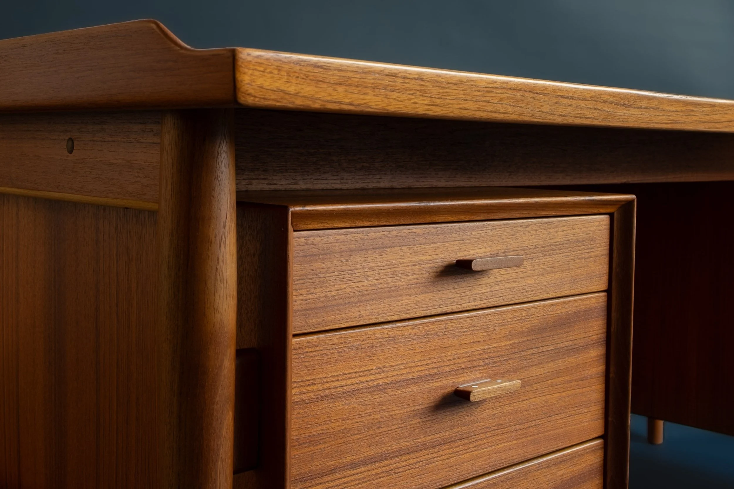 Executive desk by Arne Vodder, Model 207, for Sibast, Burmese Teak