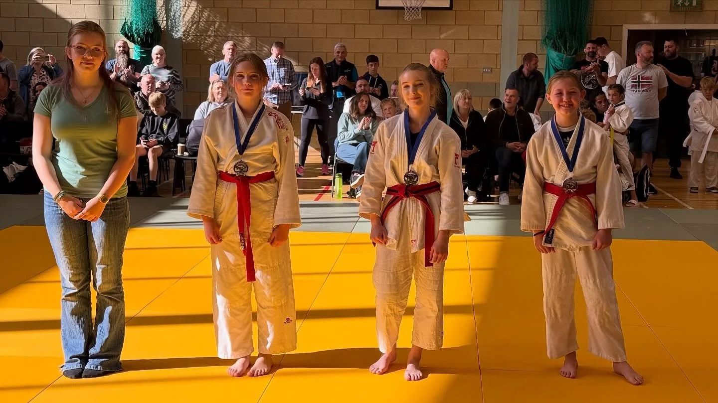 Well done to our players at the Strathkelvin Red, Yellow and Orange belt open! Some great techniques being used and good experience in a competition environment! Medals are below:

Paige - Gold 🥇
Zak - Silver 🥈
Aaron - Bronze 🥉
Miah - Bronze 🥉