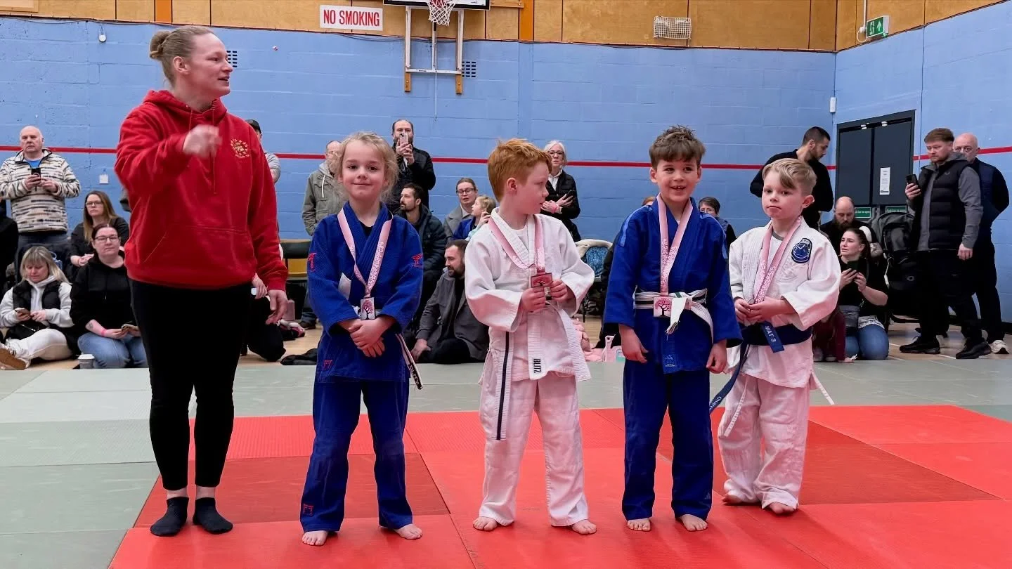 Well done to our junior members who attended the Cherry Blossom competition in Livingston today. They brought home an impressive 4 gold and 2 bronze medals - great work everyone! 

Results are below:
Louis 🥇
Jayden🥇
Kaci 🥇
William 🥇
Hugo 🥉
Mylah