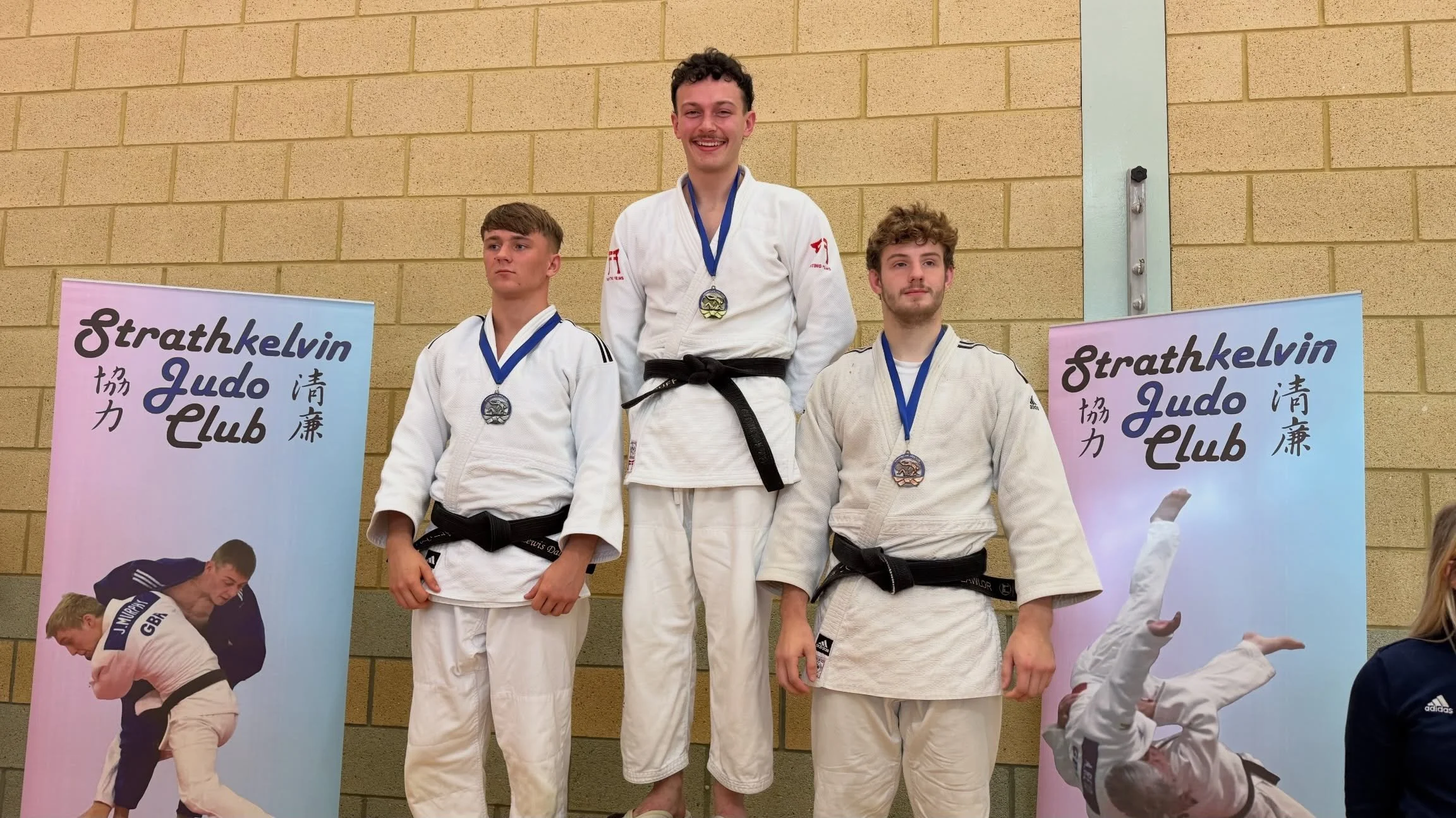 Well done to our five members who took part in the Strathkelvin Open today!

Everyone should be proud of their efforts and the valuable experience they gained on the mat.🥋💪🏼

Results are below:

Michael: Gold 🥇
Paige: Gold 🥇
Alexander: Silver 🥈