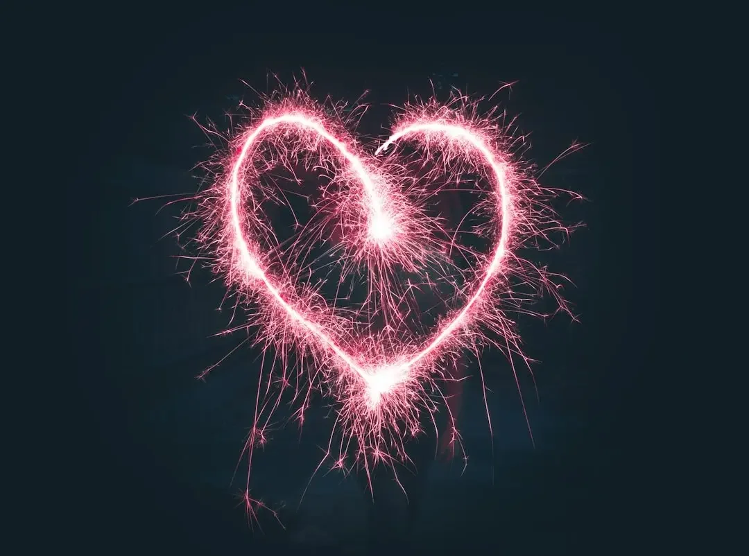 Heart‑shaped pink sparklers glowing in the dark, symbolising emotional safety as the foundation of separation‑anxiety recovery.