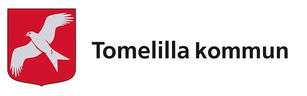Kunnan logo, jossa on punainen kilpi ja valkoinen lintu sekä teksti "Tomelilla kommun".