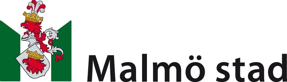 Kunnan tunnus, jossa leijona ja teksti Mamön kaupunki.