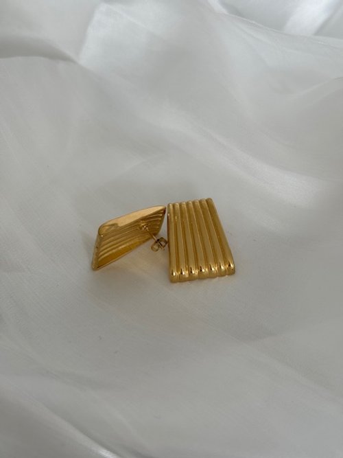 Rectangle 2.jpg