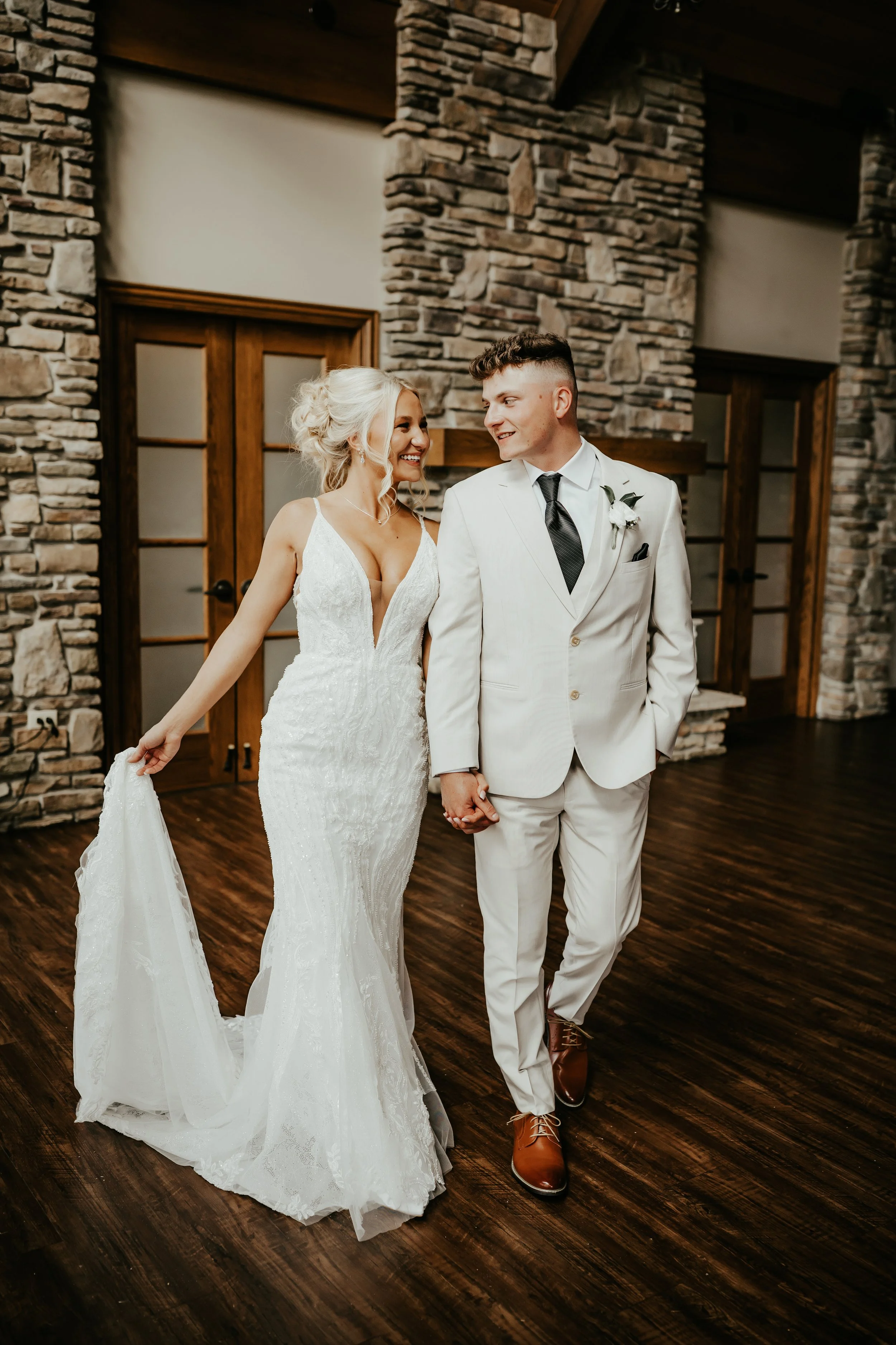 Rustic wedding venue in Yorkville, Illinois