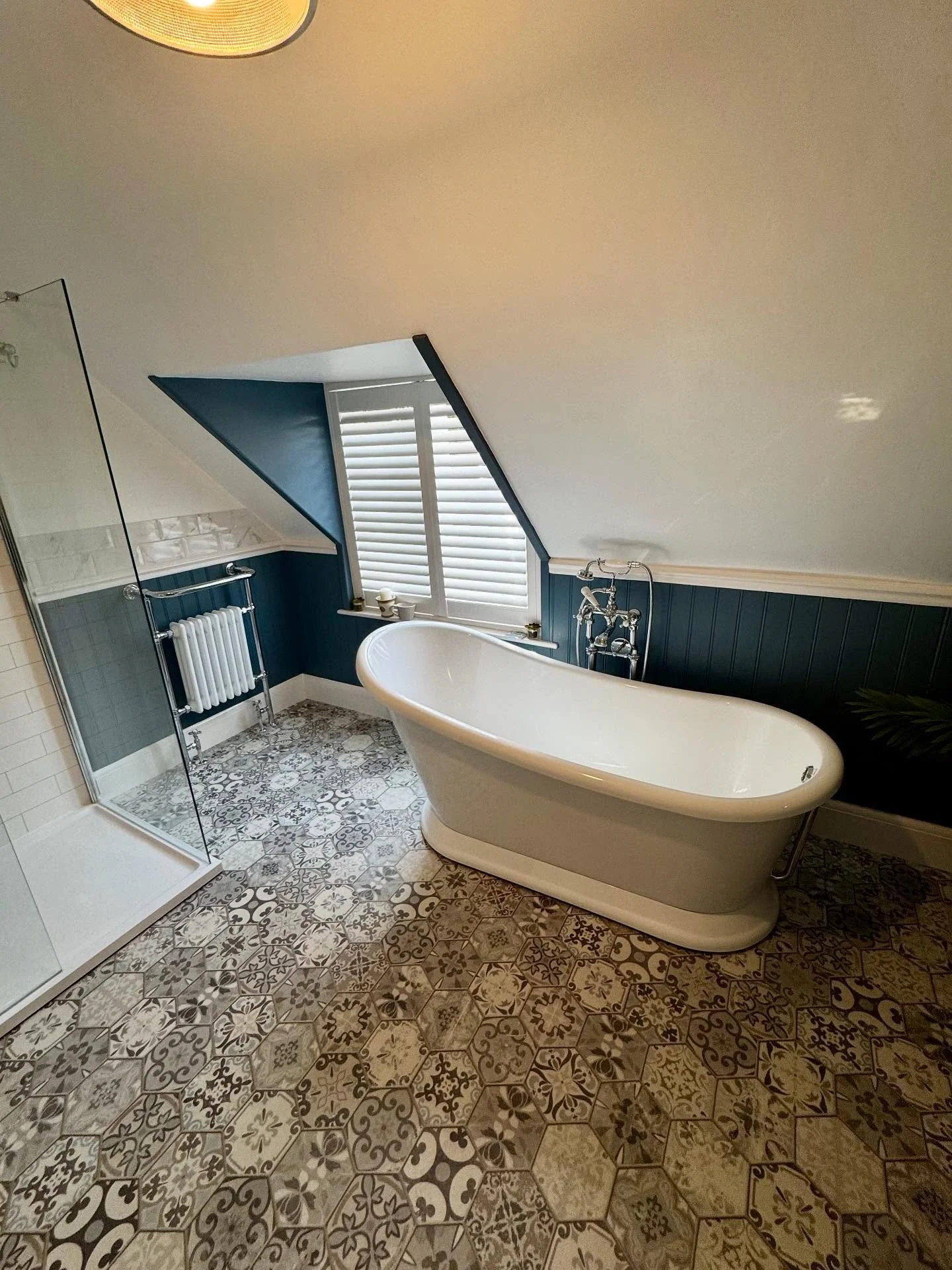 Main bathroom and downstairs WC completed in Chislehurst. We really enjoyed working on both of these projects. The clients and us at Parallel, are really pleased with the final result. 🛀#bathroom #bath #plumbing #plumbingandheating #renovation #kent
