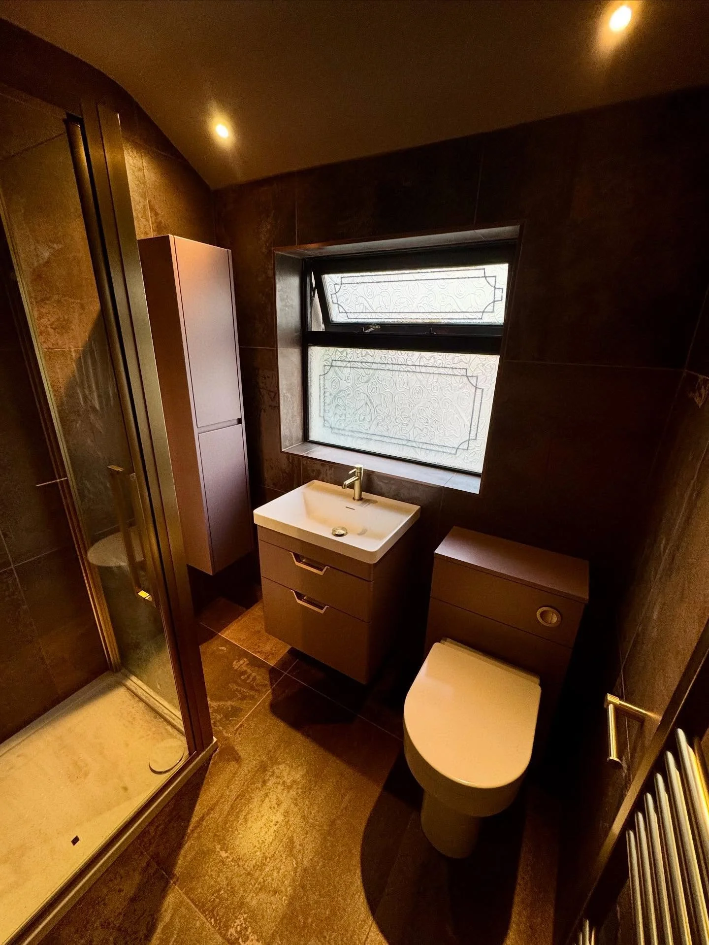 Another stunning bathroom completed by Parallel. The pictures do not do the tiles justice! The Copper effect tile has given the room a boutique feel. The natural textures also work well with the matte furniture. If you&rsquo;re looking to have your b