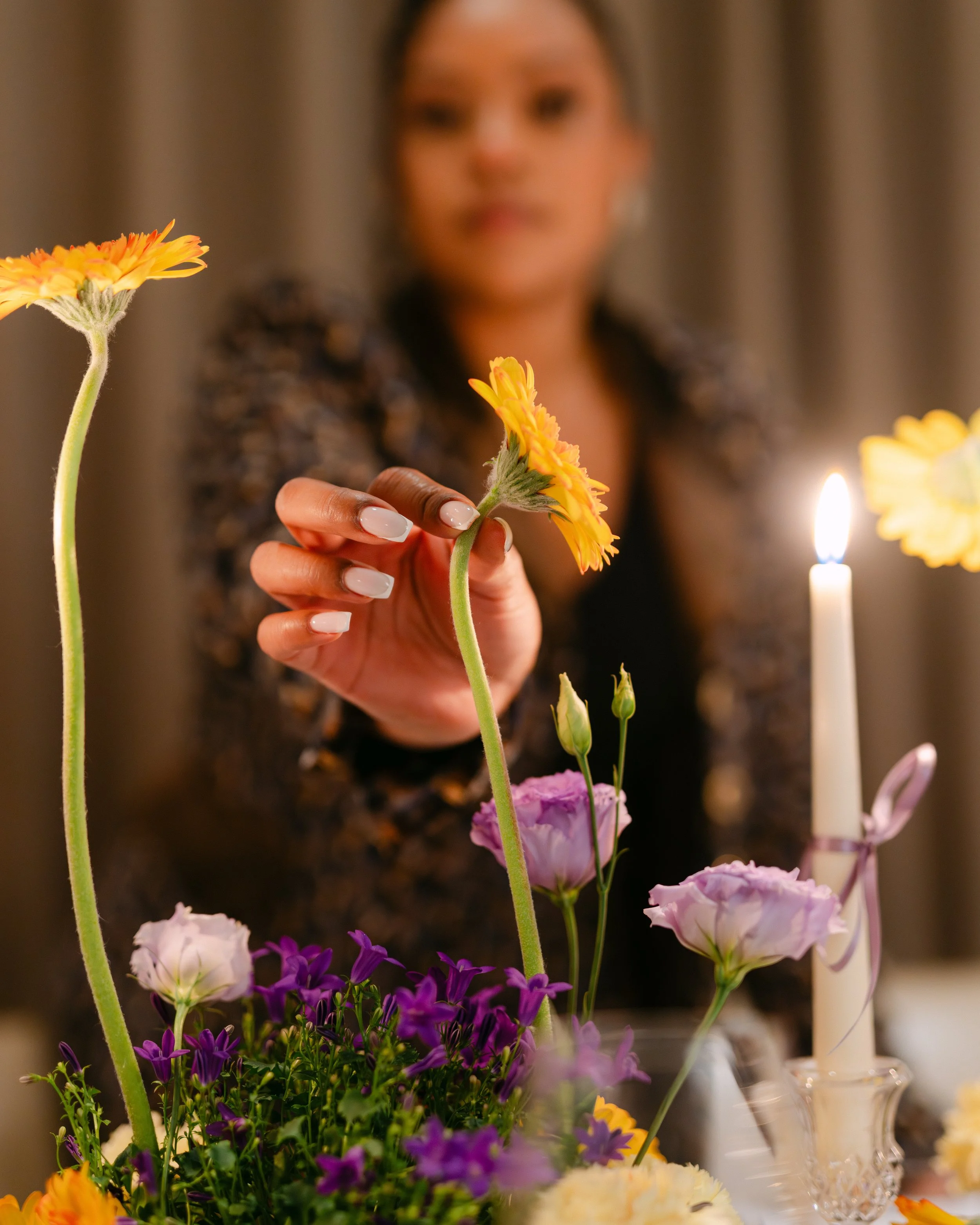 Founder of The Main Ingredients Anais ATTICOT DIT RAVINO holding a flower at dinner event table 