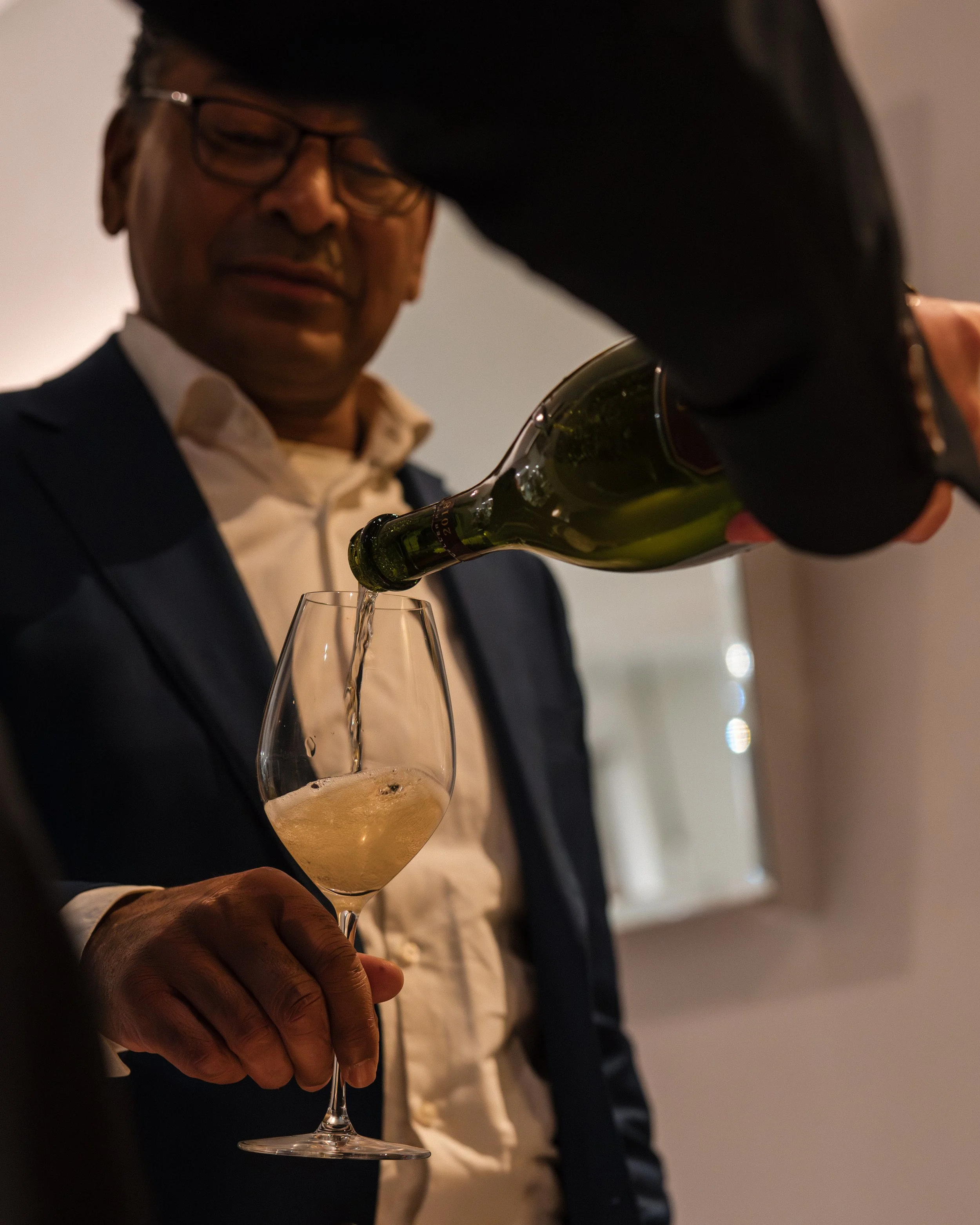 Alex Rosendahl owner of Riverside Restaurant holding a glass a Sanger champagne at The Main Ingredients Event