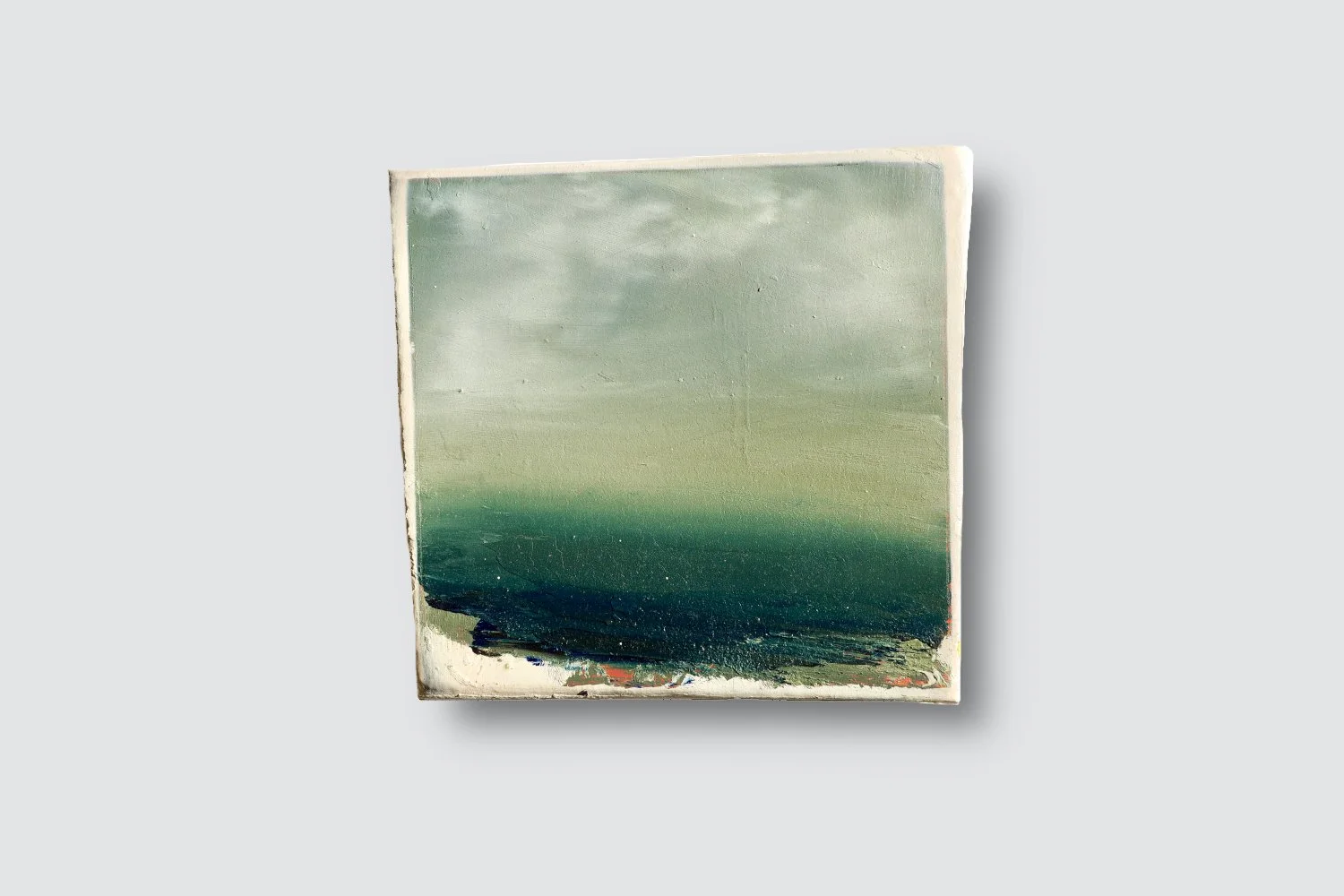 Gemälde Dirk Pleyer "ALBUM K 1212 | 25", abstrakte Landschaft, Öl auf Leinwand auf Karton in grün vor grauem Hintergrund, 24 x 24 cm