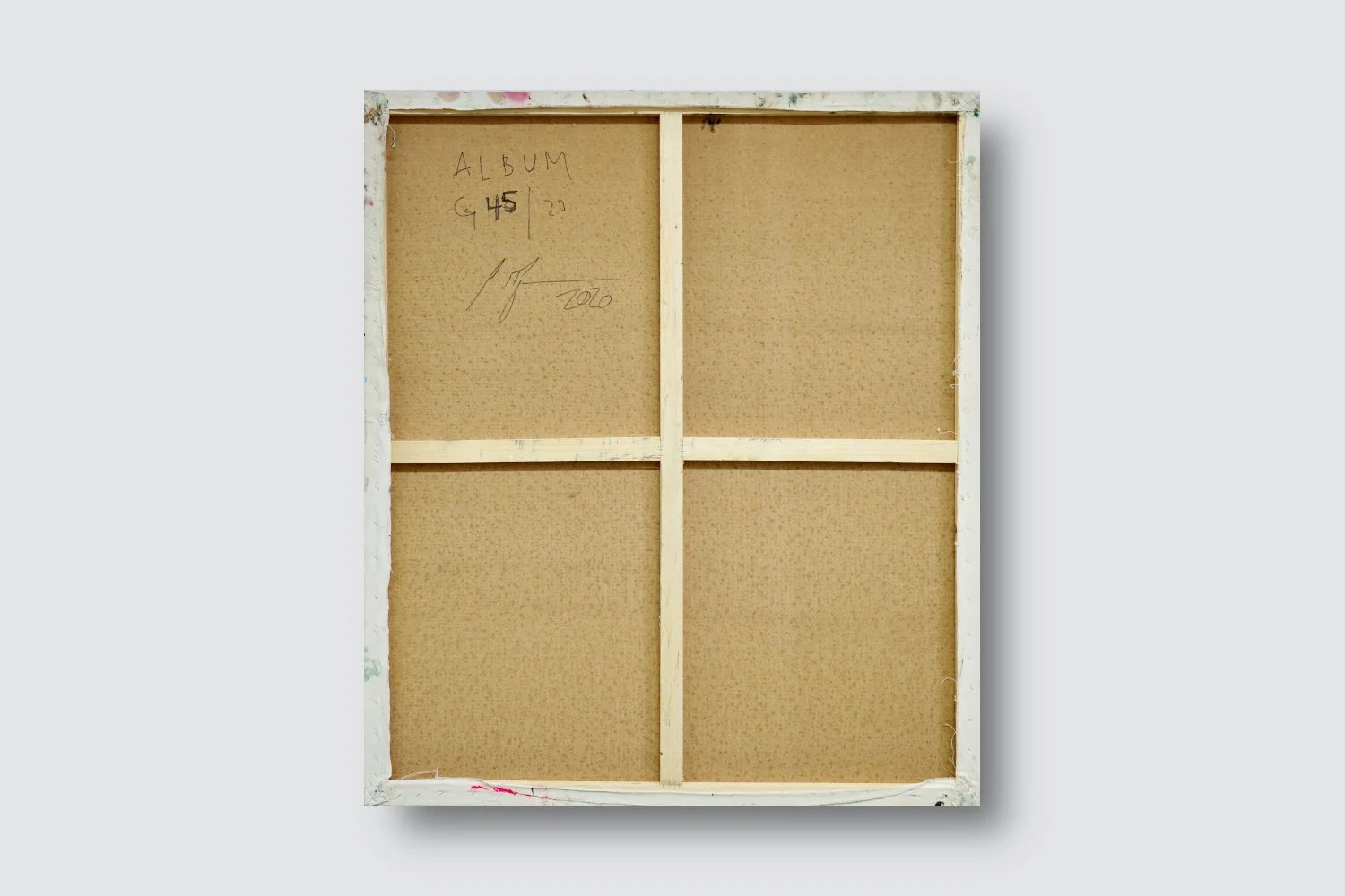 Gemälde Dirk Pleyer "ALBUM G 45 | 20" (Rückseite), Leinwand auf Holzrahmen vor grauem Hintergrund, 140 x 120 cm