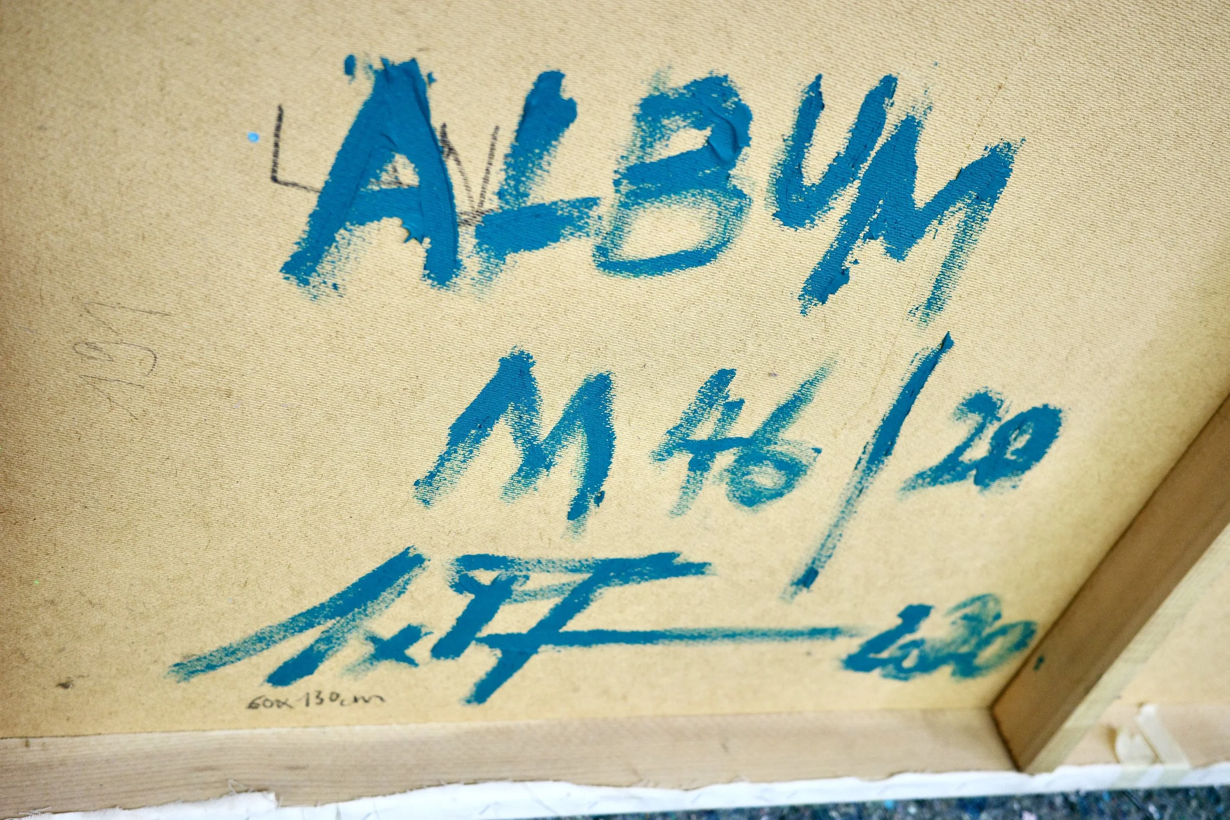 Gemälde Dirk Pleyer "ALBUM M 46 | 20" (Rückseite, Detail), Leinwand Nahaufnahme mit Originalsignatur des Künstlers