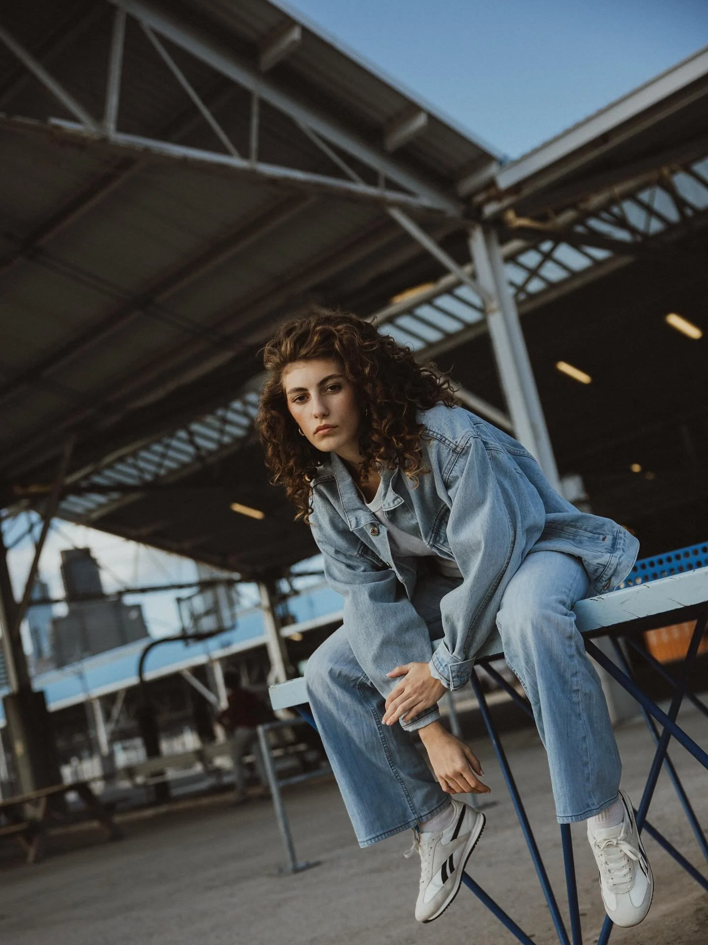 Her natural beauty and sun tanned skin enhanced with the autumn light! 

@emmajuska 

#portrait #portraitphotography #womenpower #women #woman #girlpower #beauty #naturalbeauty #womanvibes #magicmoments #autumn #autumnphotography #photography #czechp