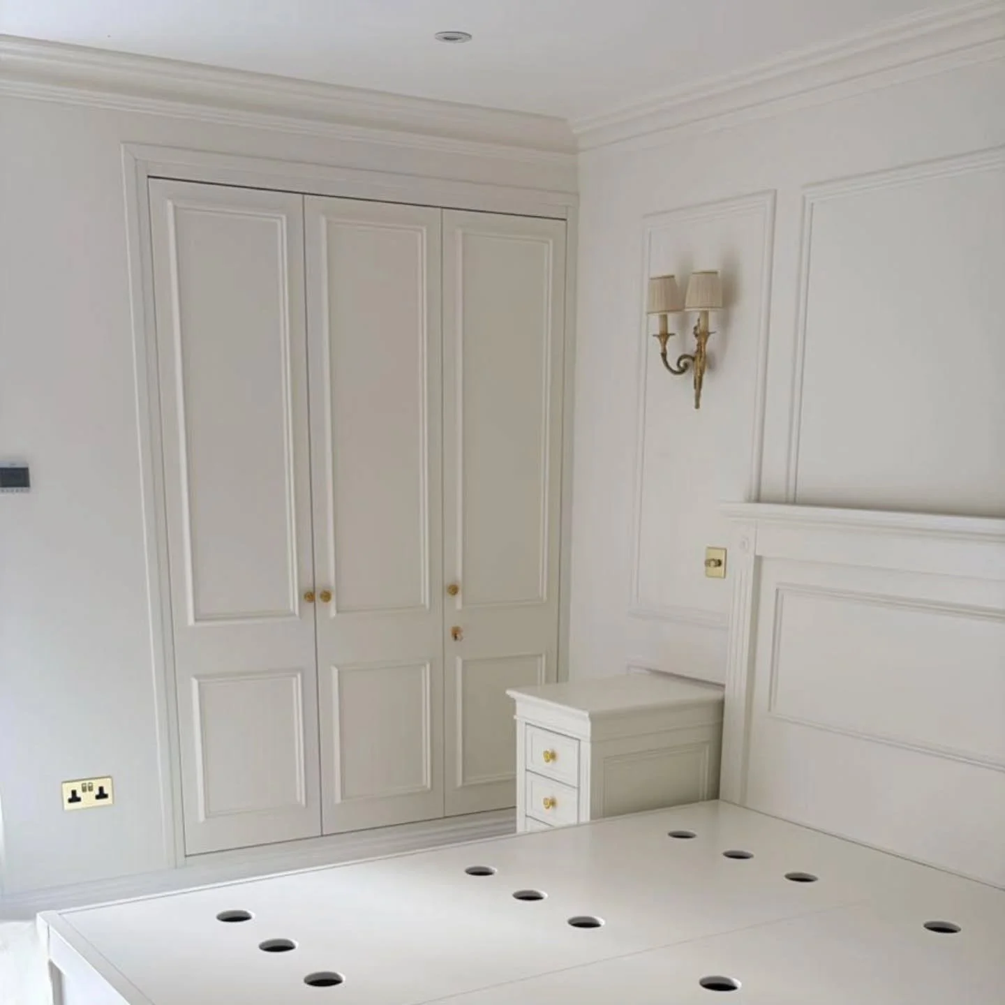 The guest room is finally coming together at our year-long project in St John&rsquo;s Wood ✨

Working in London is never simple &mdash; from licenses, traffic, and parking restrictions to strict noise limits &mdash; the challenges are endless. But de
