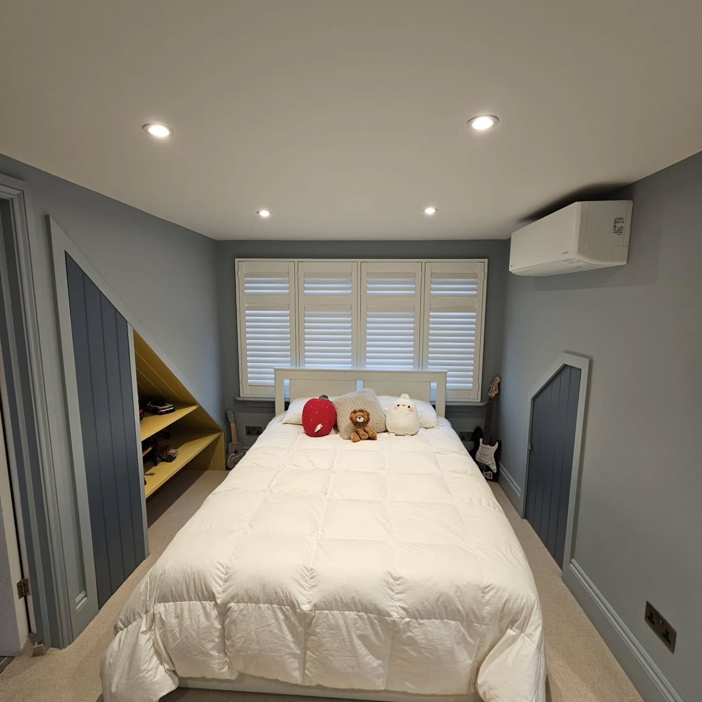 Our Chiswick project 🤍
We&rsquo;ve just finished renovating this beautiful loft bedroom, and the transformation is stunning. Fresh paint, new doors, and even air conditioning installed for year-round comfort.

Swipe to see the charming country-style