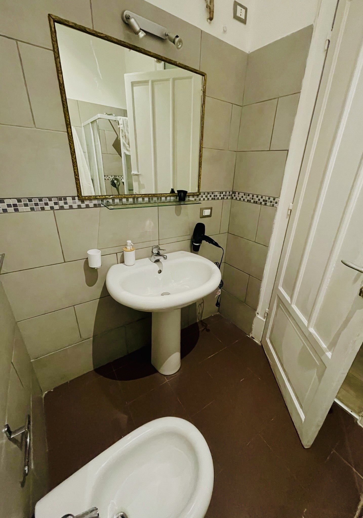 ad519afa-aa7b-4e11-88ca-628b1adfb261.jpg
