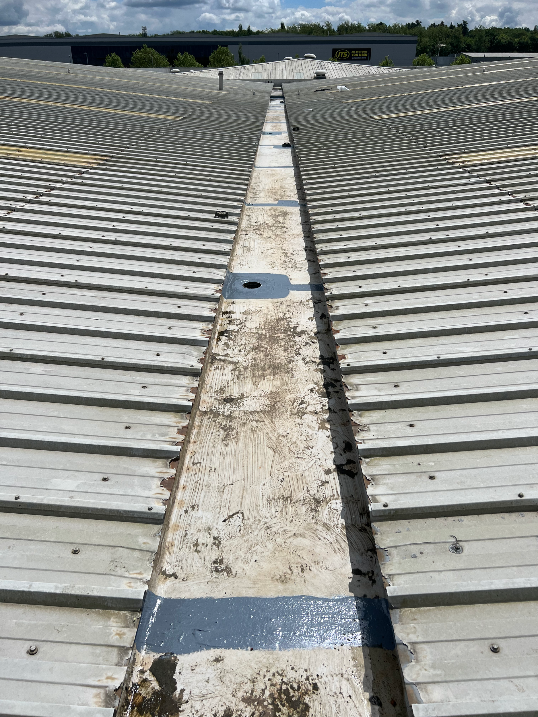 Gutter clean and re-seal, Harlow