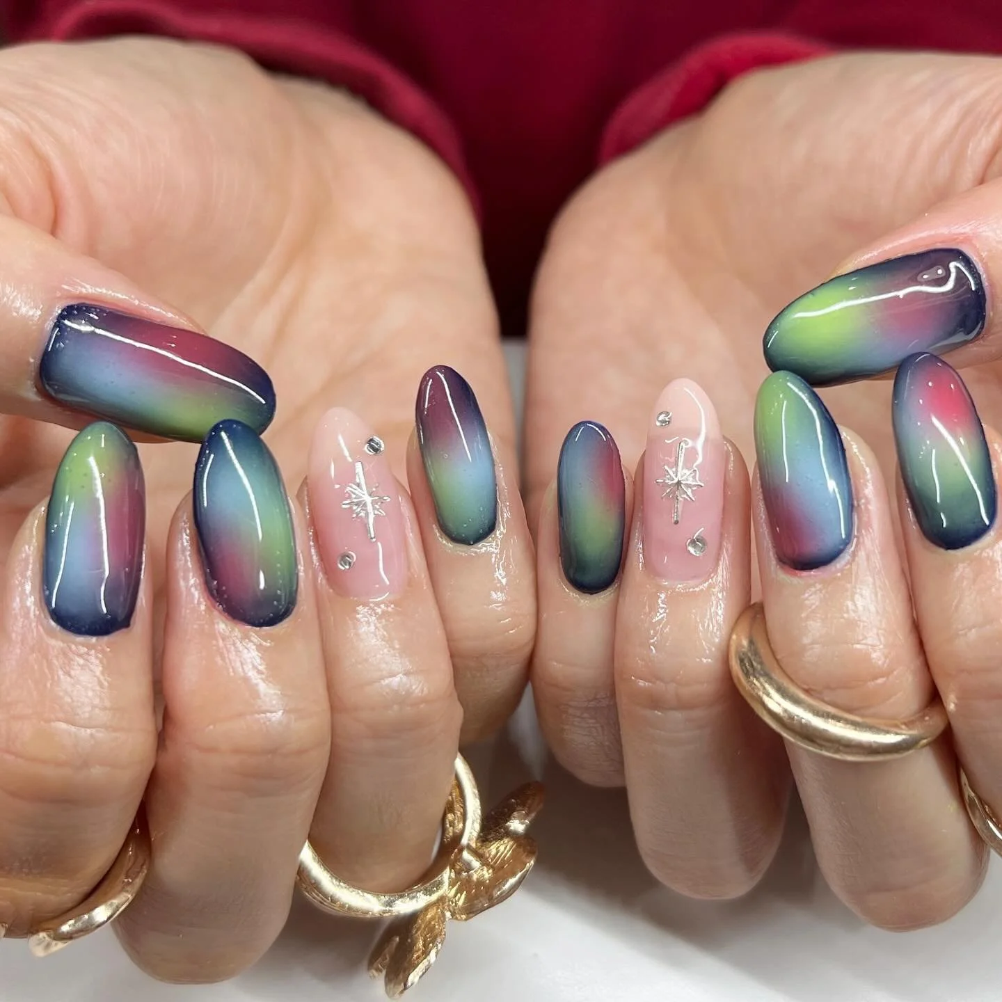 Aurora nails are inspired by the Northern Lights! By Cindy