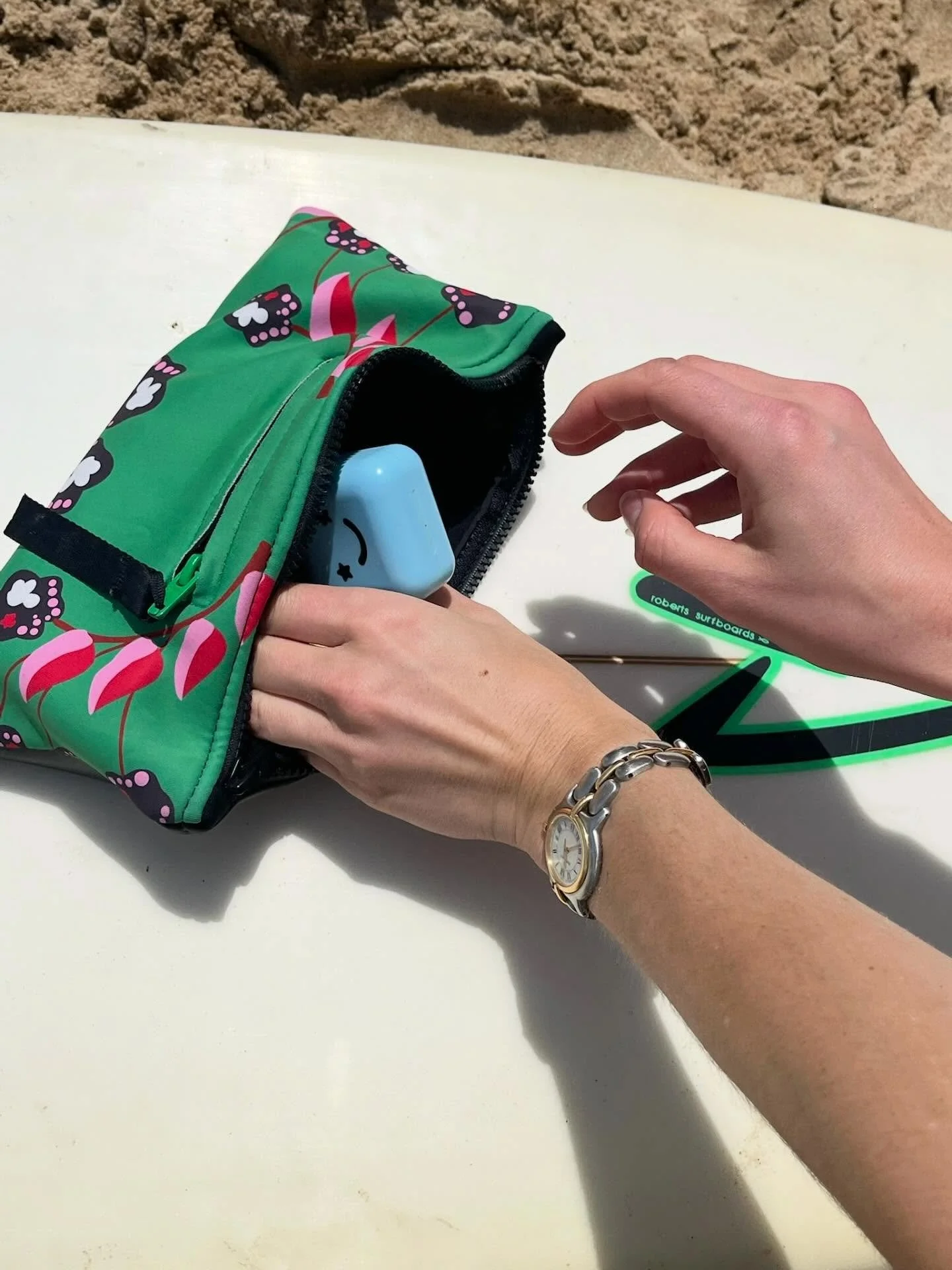 What goes in your Neo Neo? We&rsquo;ve got some ideas&hellip; 
🌟💄🕶️🧴🫧
 
#sustainablesurfaccessories #upcycle #whatsinmybag