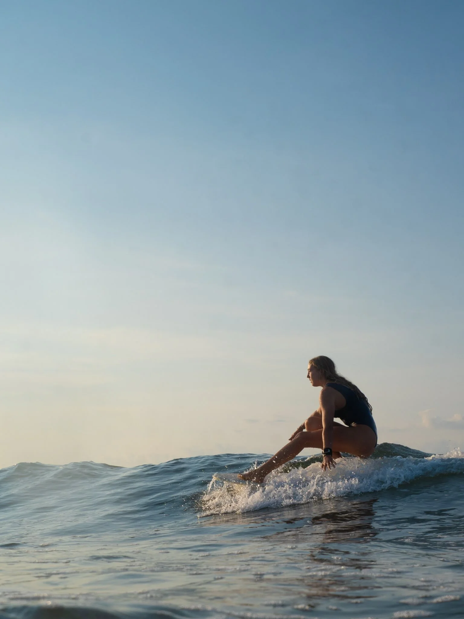 Morning sesh with watch cuff captured. 

For the sunrise chasers, 
the stylish wave riders,
the sustainable surfers. 

That&rsquo;s Neo Neo. 🩵♻️🌊

🏄&zwj;♀️ @brooketribolet 
📷 @sea_naps222