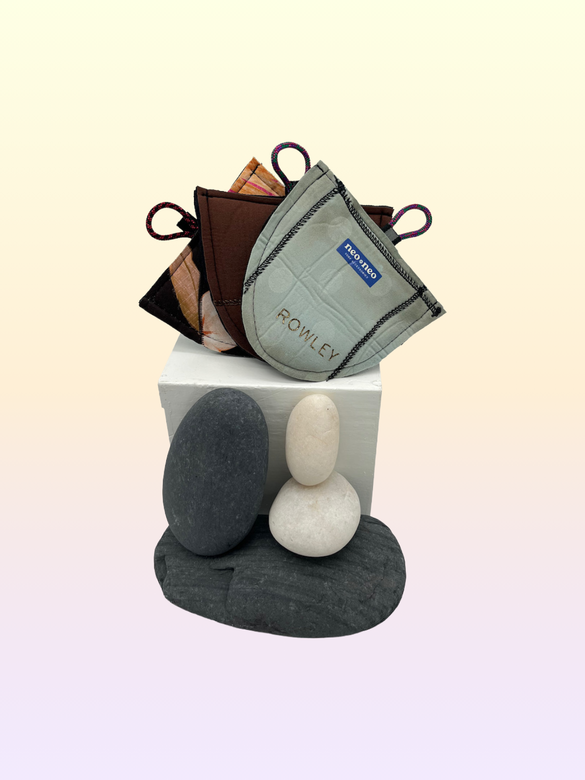 NNPC H-43-Mini Wag grey-floral C.png