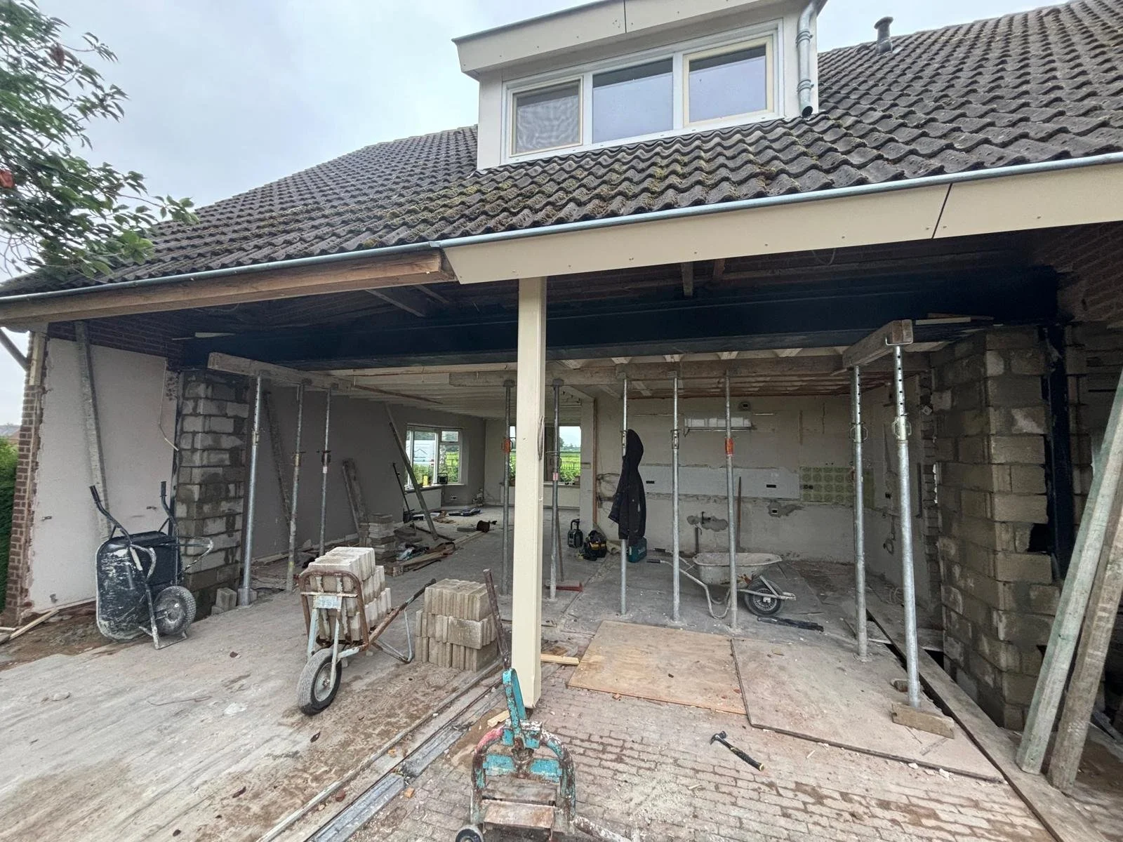 WhatsApp Image 2025-02-24 at 19.14.01 (3).jpeg