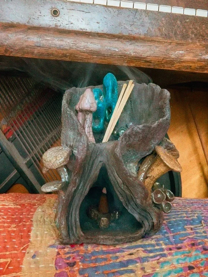 Gifts! We got your last minute, pit-fired, one-of-kind-kinda-shit!
Morel and tree stump cone incense burners. These are all Raku fired and are so much more ✨sparkly✨in person. Come snag one for the hard-to-shop-for anti-capitalist in your life 🍄
#do