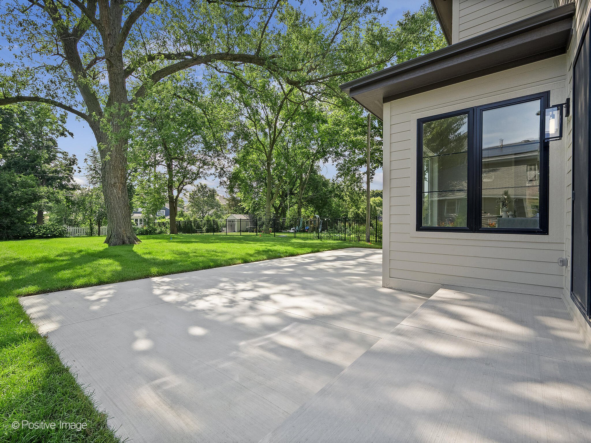 4443 Howard Clean Patio.jpg