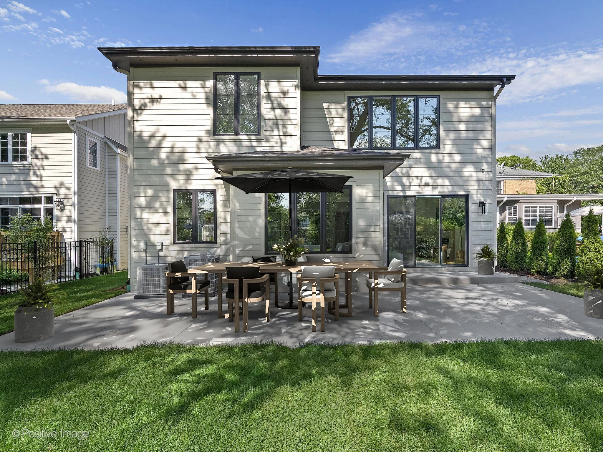 4443 Howard Patio 2.jpg