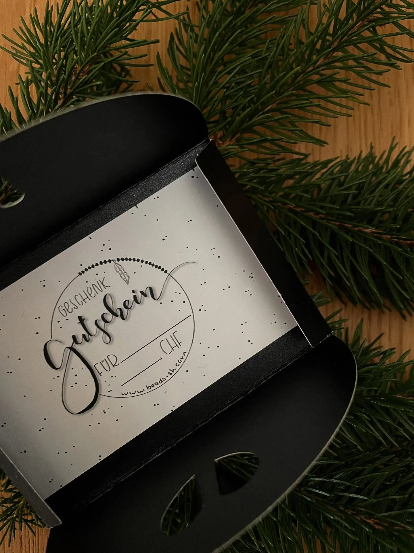 🎄✨ Schenke dieses Jahr etwas, das bleibt: Zeit &amp; Kreativit&auml;t!
Beads-Gutscheine sind das perfekte Last-Minute-Geschenk - pers&ouml;nlich und ideal f&uuml;r alle, die Schmuck lieben.

✨ Verschenke einen Workshop-Gutschein &hellip;

&hellip; o