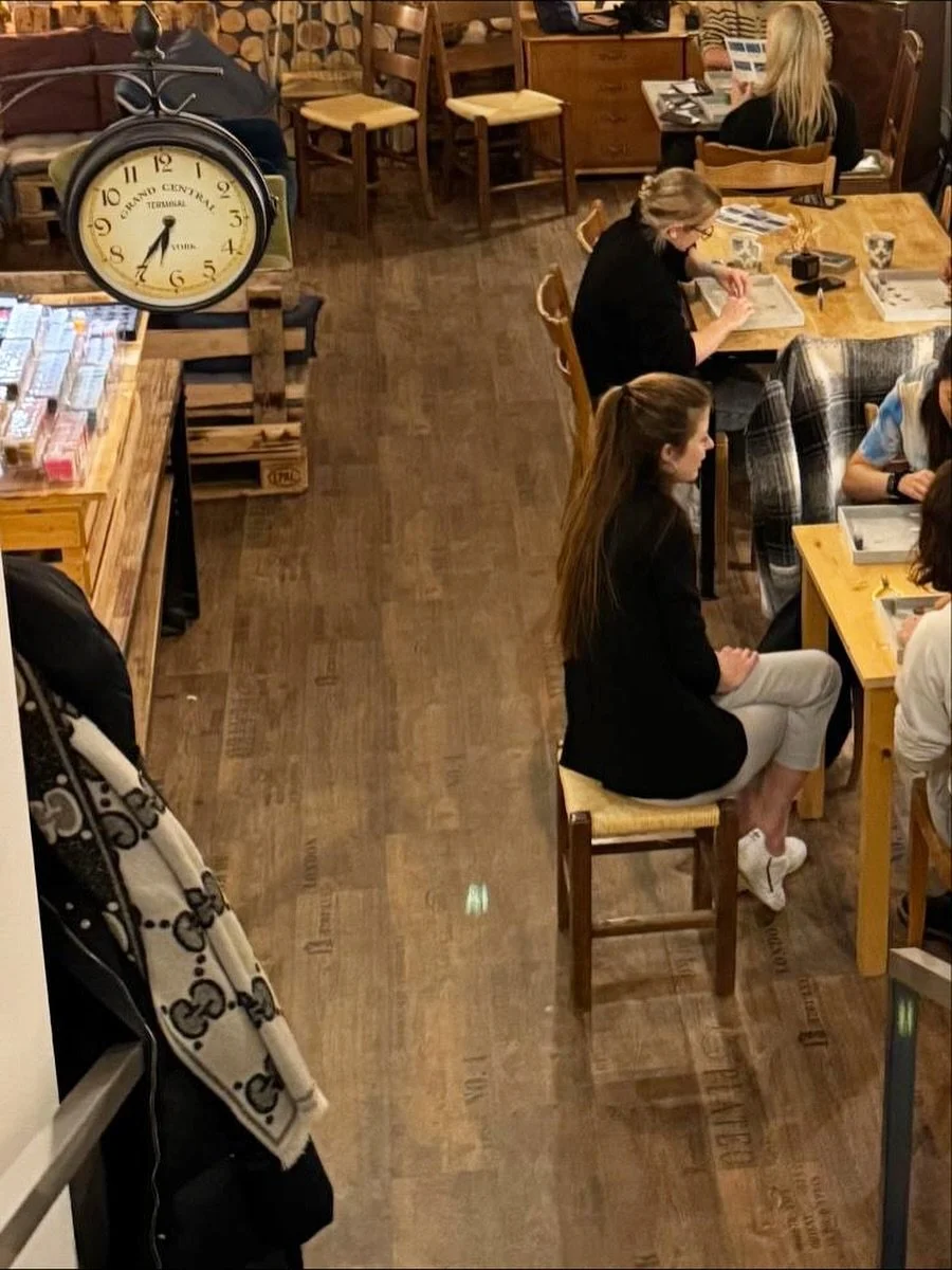 Grossartiger Abend; heisser Gl&uuml;hwein, kreaive M&auml;dels, spontaner Gast, spannende Begegnungen, wundersch&ouml;ne beads-Schmuckst&uuml;cke 🥰

Was will man mehr?