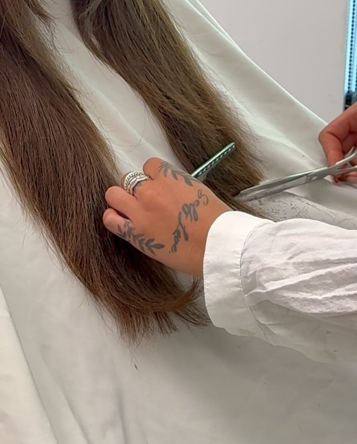 Letting go of what no longer serves you — starting with your ends. ππ»‍βοΈπ«§π
Fresh, healthy hair is the foundation of effortless beauty, and sometimes all it takes is a simple, intentional cut.
#elevenxiii #elevenxiiisalon #alpharettah