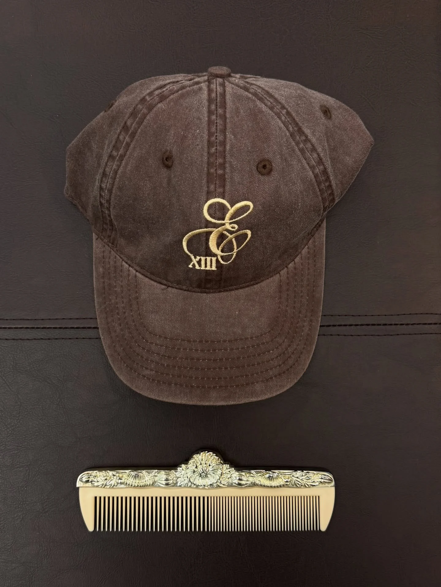 XIXIII Classic Cap—Your New Favorite Everyday Cap🤎💫
Meet your new favorite styling piece. Classic, clean, and effortlessly cool, this little gem is about to become your secret style weapon. Whether you’re out and about or just trying t