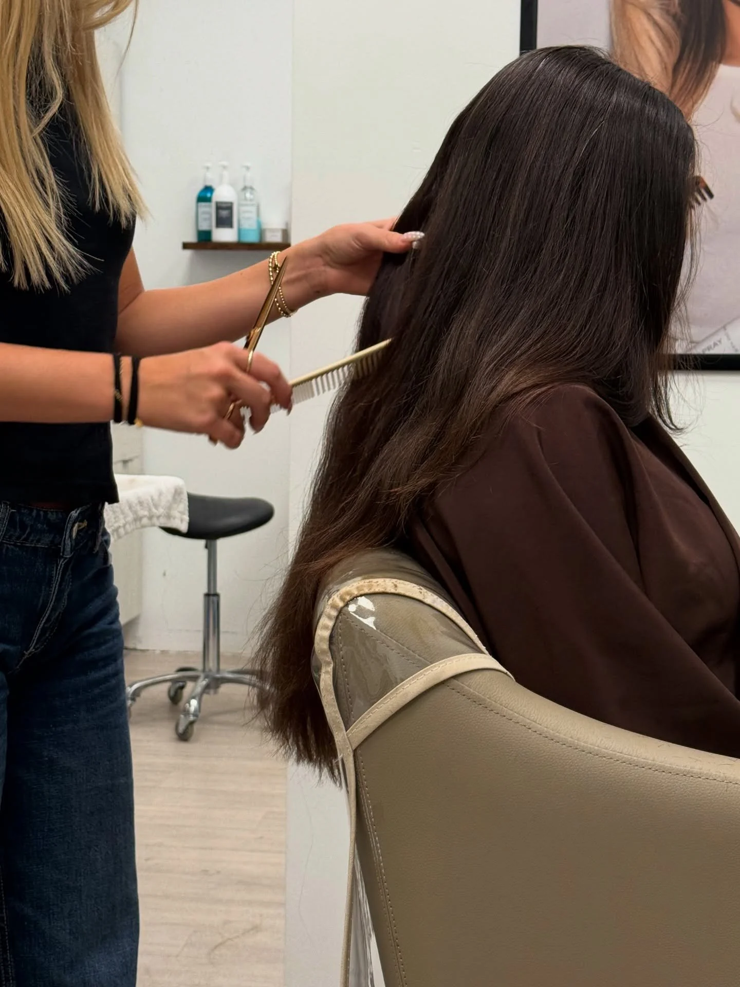 Nothing beats that just got a haircut feeling—when the ends are clean, the layers fall just right, and your whole look feels lighter, fresher, and more you. A good cut should grow with you, enhance your natural texture, and make styling feel ef
