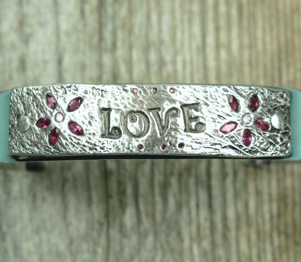 Love_Cuff_Silver_Ruby_3803accd-a539-48f8-b1ac-037b182c4414.jpg