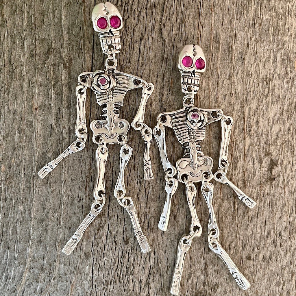 DancingskeletonsSSpinksapphiresview2_1296x.jpg