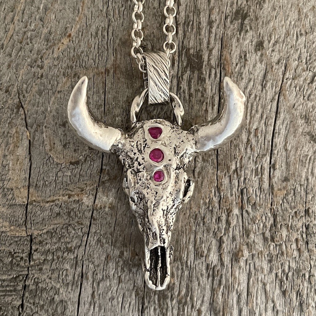 Bisonskullsilverrubies.jpg