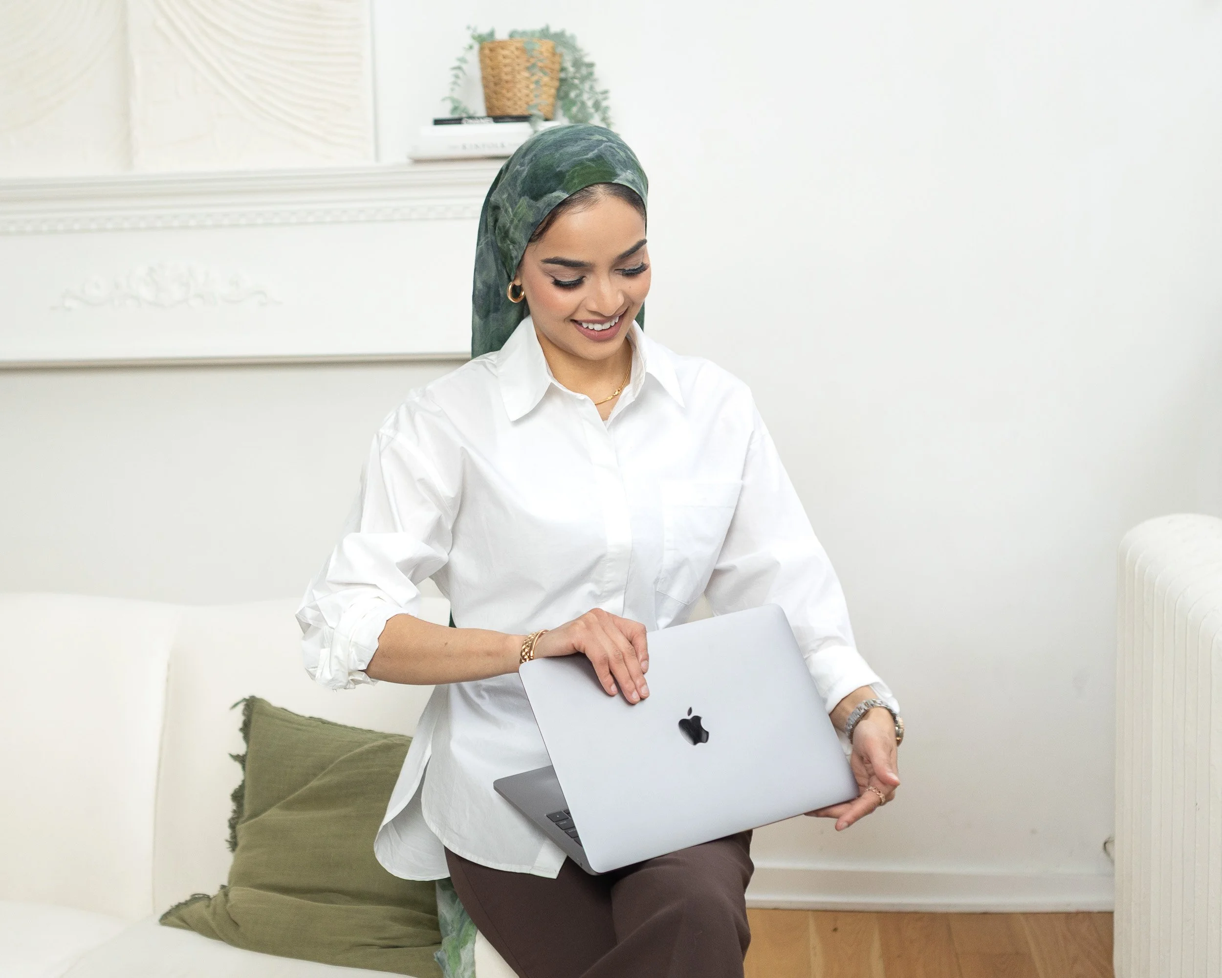 Therapist - Woman-wearing-hijab-3358.jpg