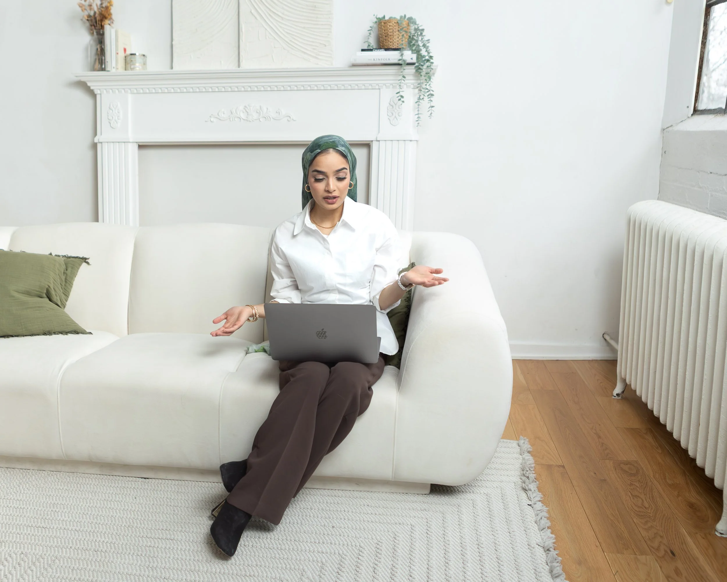 Therapist - Woman-wearing-hijab-3369.jpg