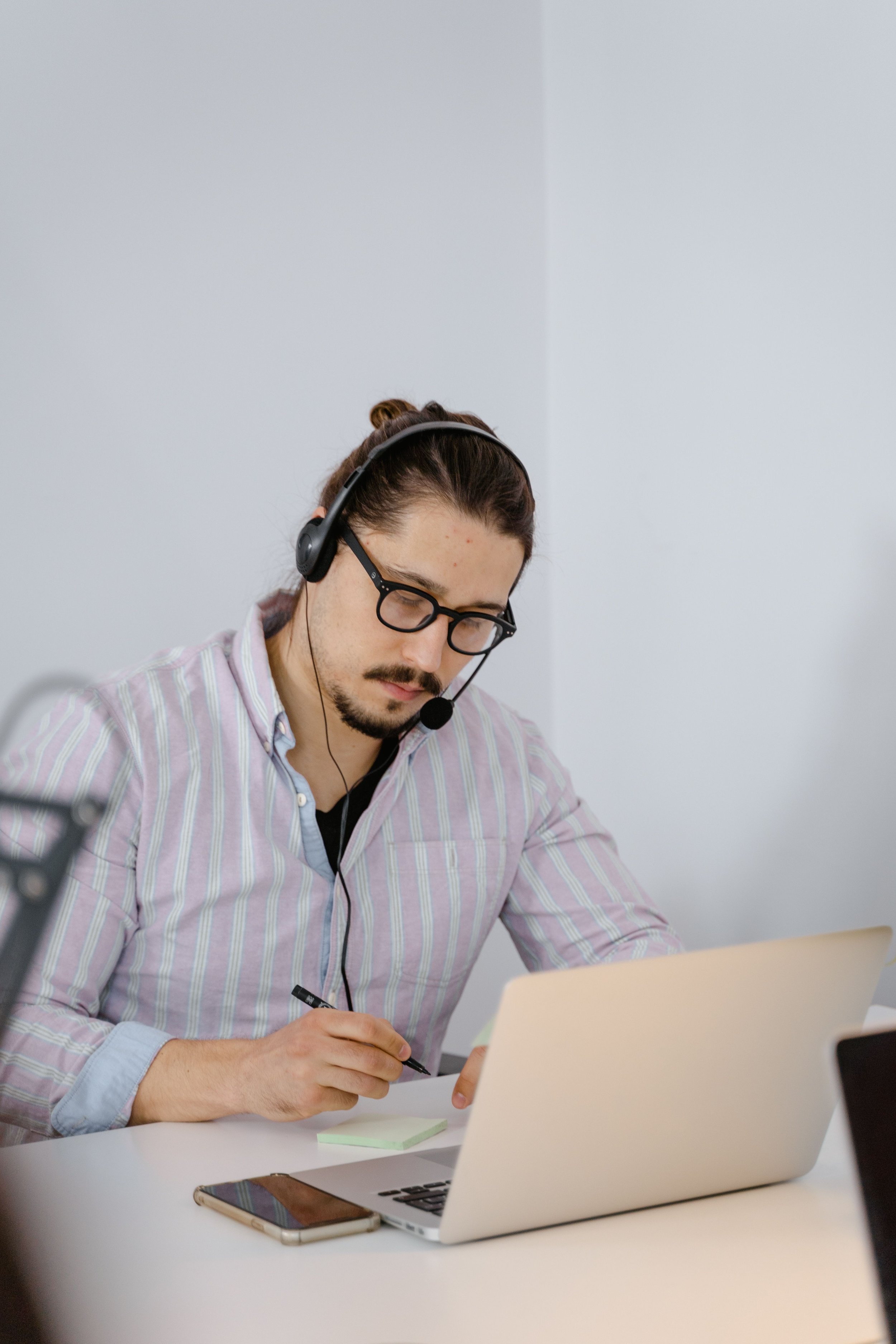 Why Highly Experienced Professionals Can Struggle to Find a Job in a New Country