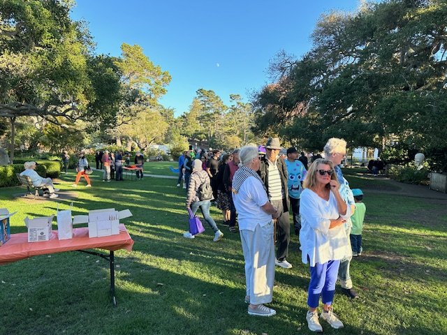 Hungry crowd getting rowdy