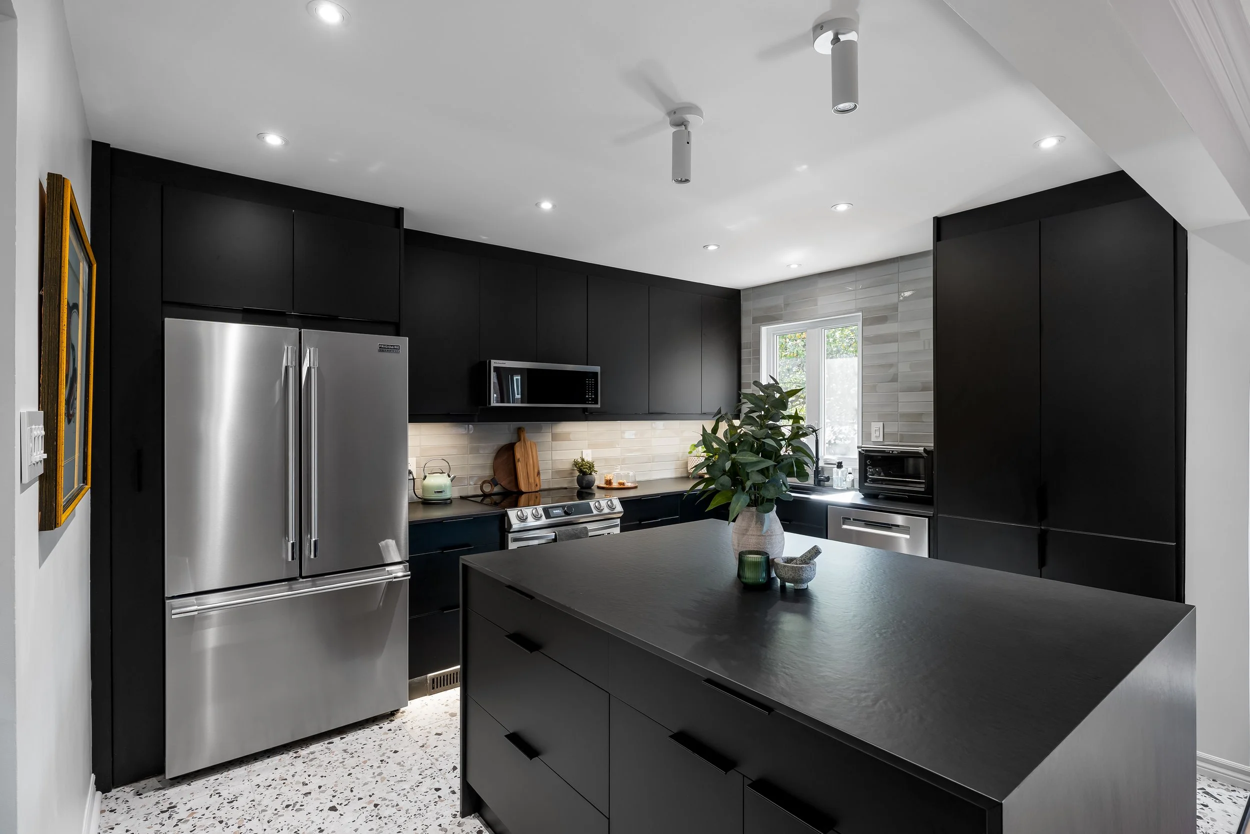 638 Ave. Westluke-2.jpg