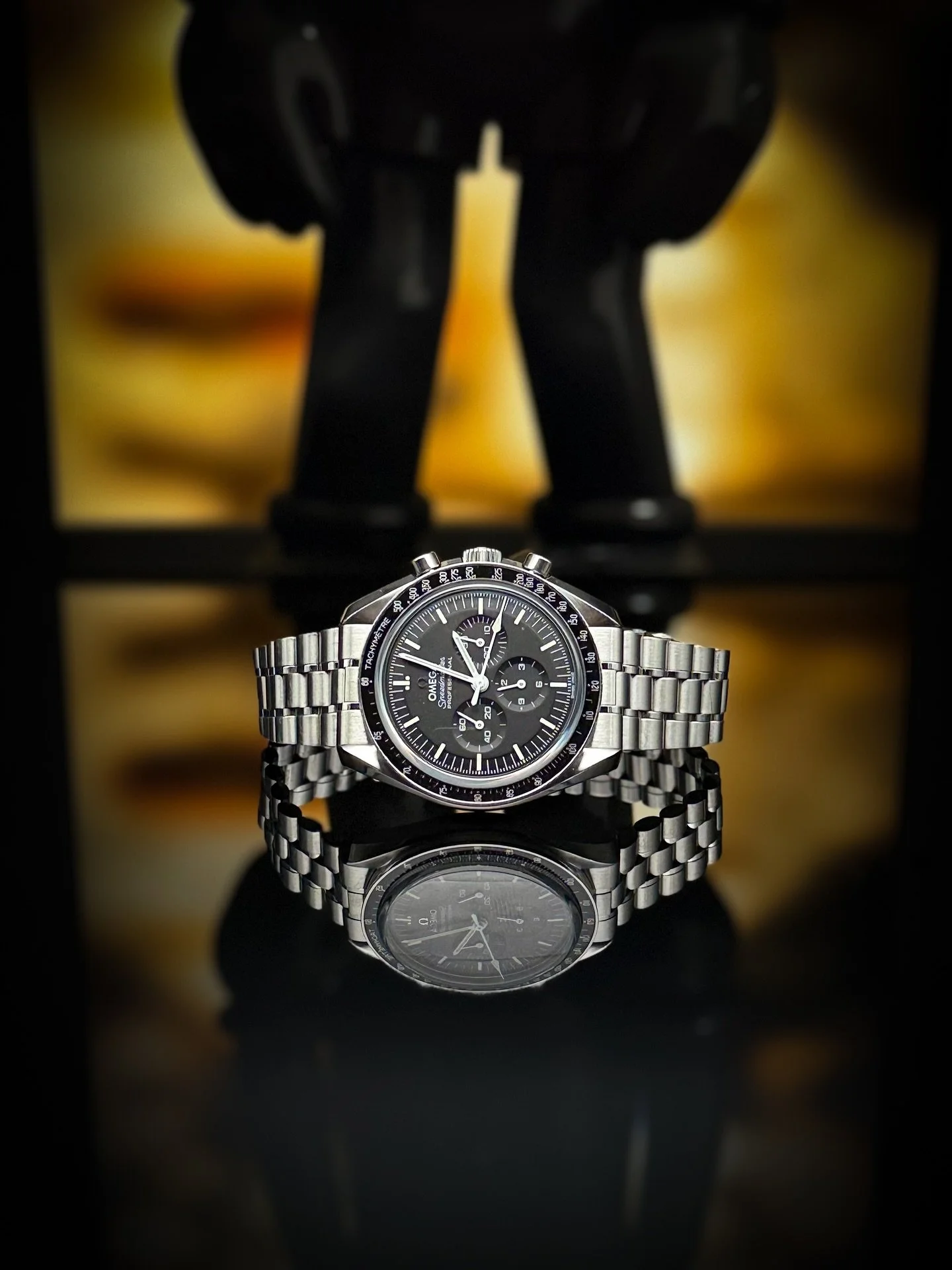 Om3g@ Speedmaster Sapphire 
Moonwatch Professional 
Ref: 310.30.42.50.01.002
Year: Open card 
Case: 42mm
Package 📦: Box and Papers(All 3 Cards) 
Condition: Good Used. (Could use light polish)
DM for Price