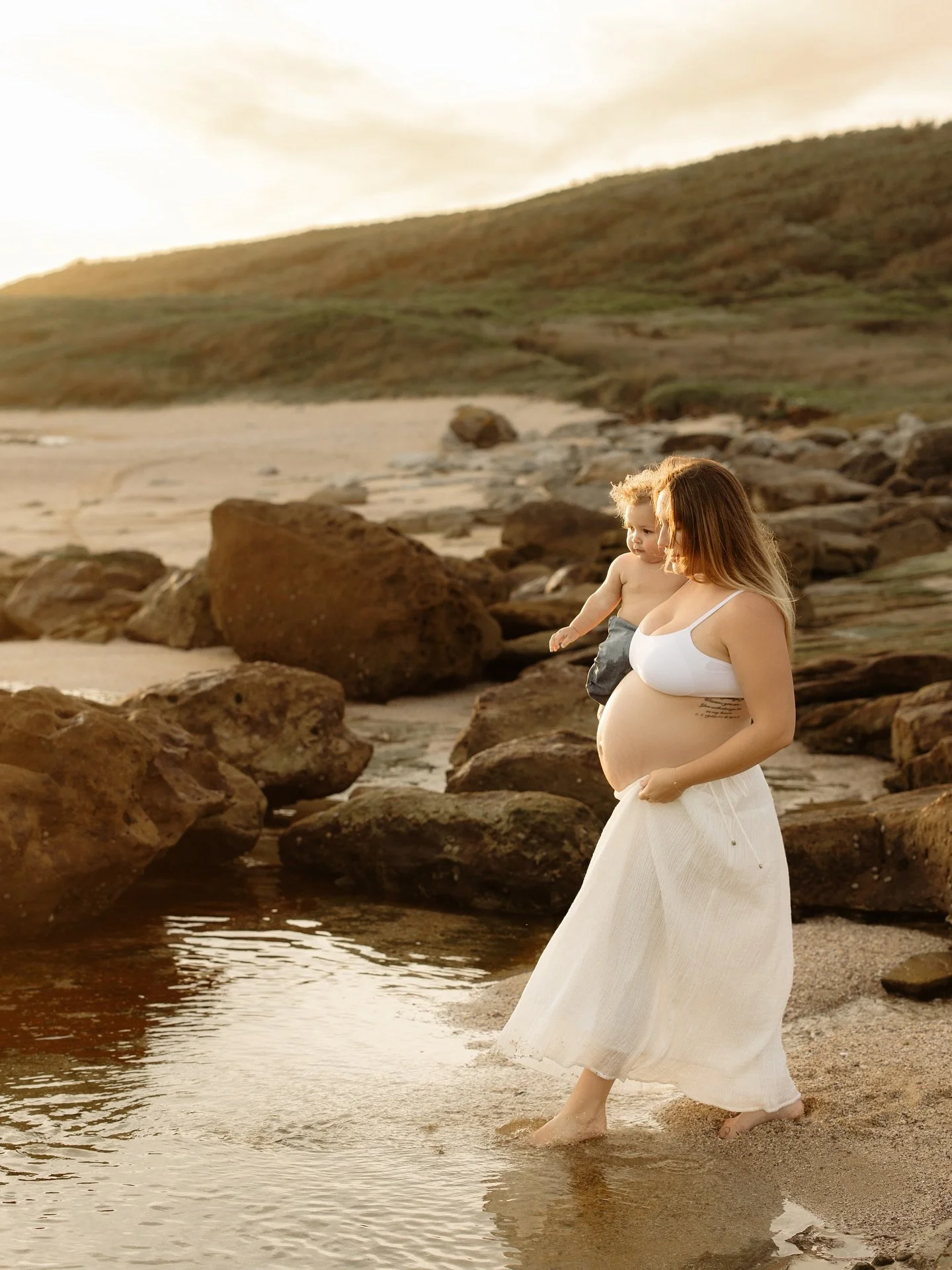 Got to spend a dreamy evening with these two gorgeous faces (and Tessa), soaking up all the golden light and baby bump magic ❤️ 

I have 4 sunset sessions remaining before I am off for 7 weeks! If you&rsquo;ve been thinking about booking in for famil