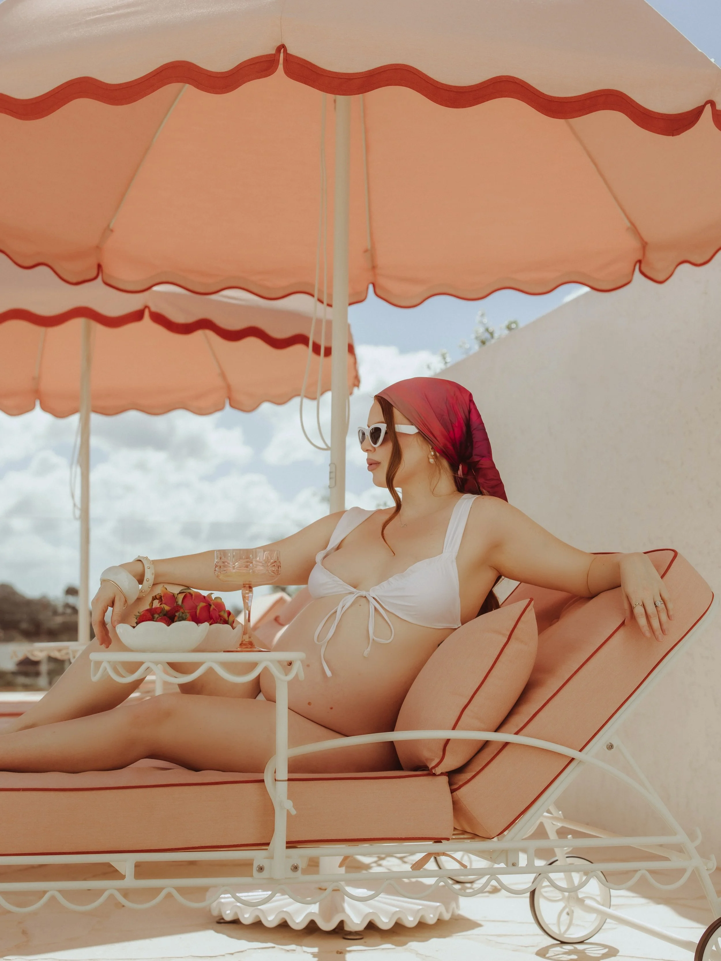 Counting kicks, chasing sunshine, eating strawberries poolside and growing the greatest love of her life ❤️

#maternityshoot #motherhood #pregnancy #maternityphotography #editorialmaternity