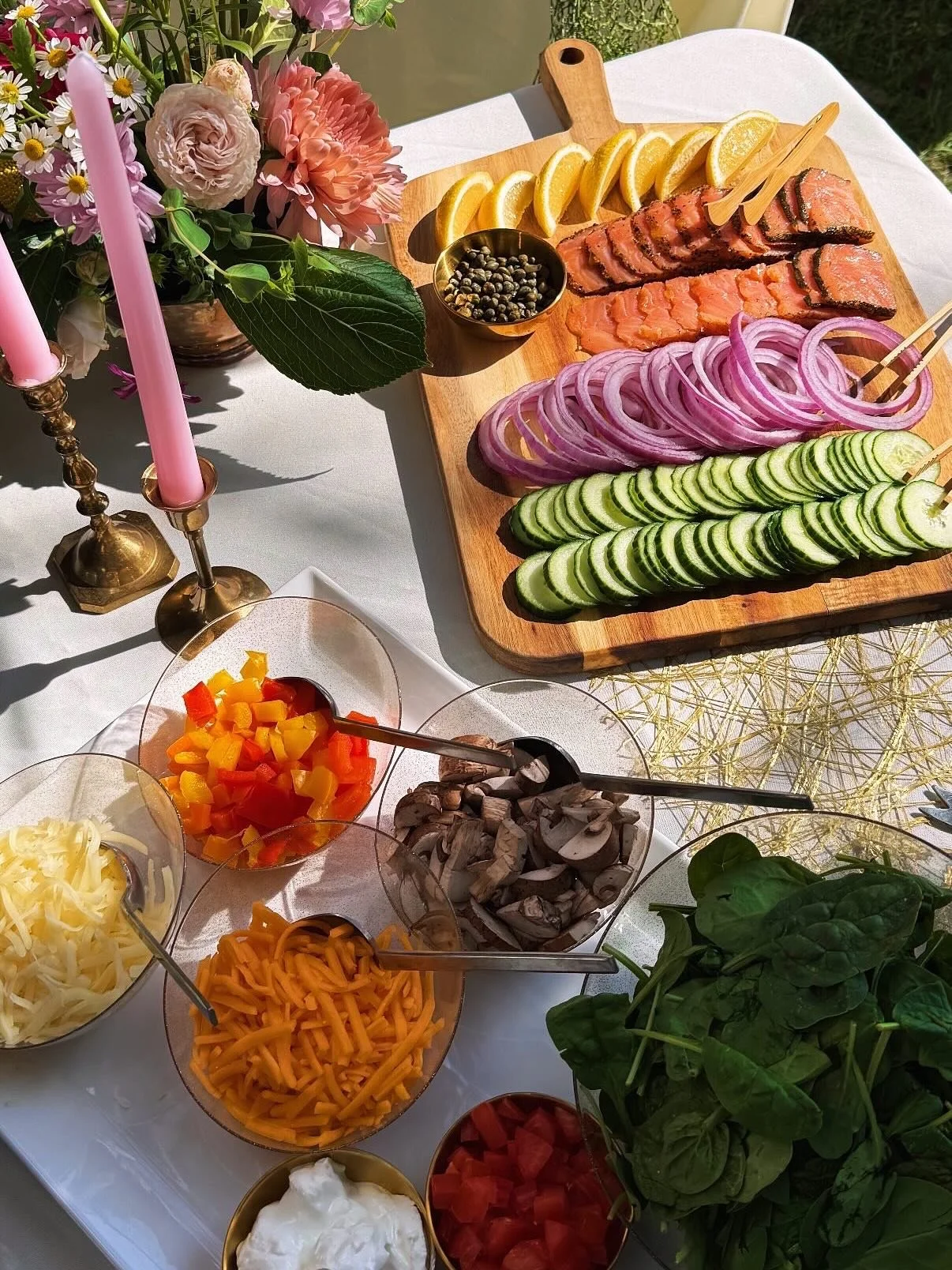 Surprise birthday brunch for 12! 

✨ m e n u ✨
CUSTOM OMLET

BAGEL &amp; LOX

SEASONAL FRUIT PLATTER

BLUEBERRY MUFFINS
gf &amp; regular

WAFFLES
gf &amp; regular

CRISPY LENTIL SALAD lentils,kale, lemon tahini dressing

ROASTED VEGETABLES

PEACH COB