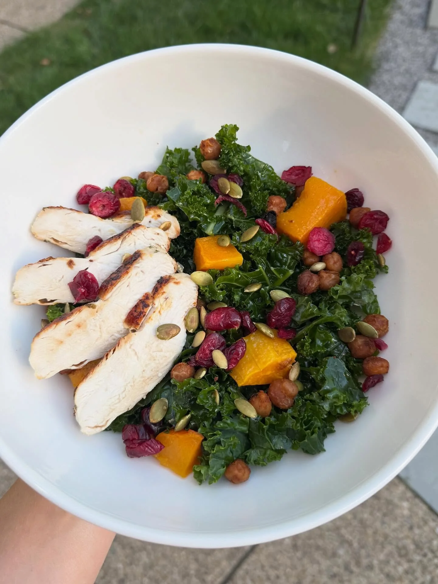 Fall is in full swing over here 🍂✨

I think this is my new favorite salad&hellip;.

Base: kale massaged with evoo
Toppings: crunchy chickpeas, roasted butternut squash, dried cranberries, toasted pumpkin seeds
Protein: grilled chicken breast
Dressin