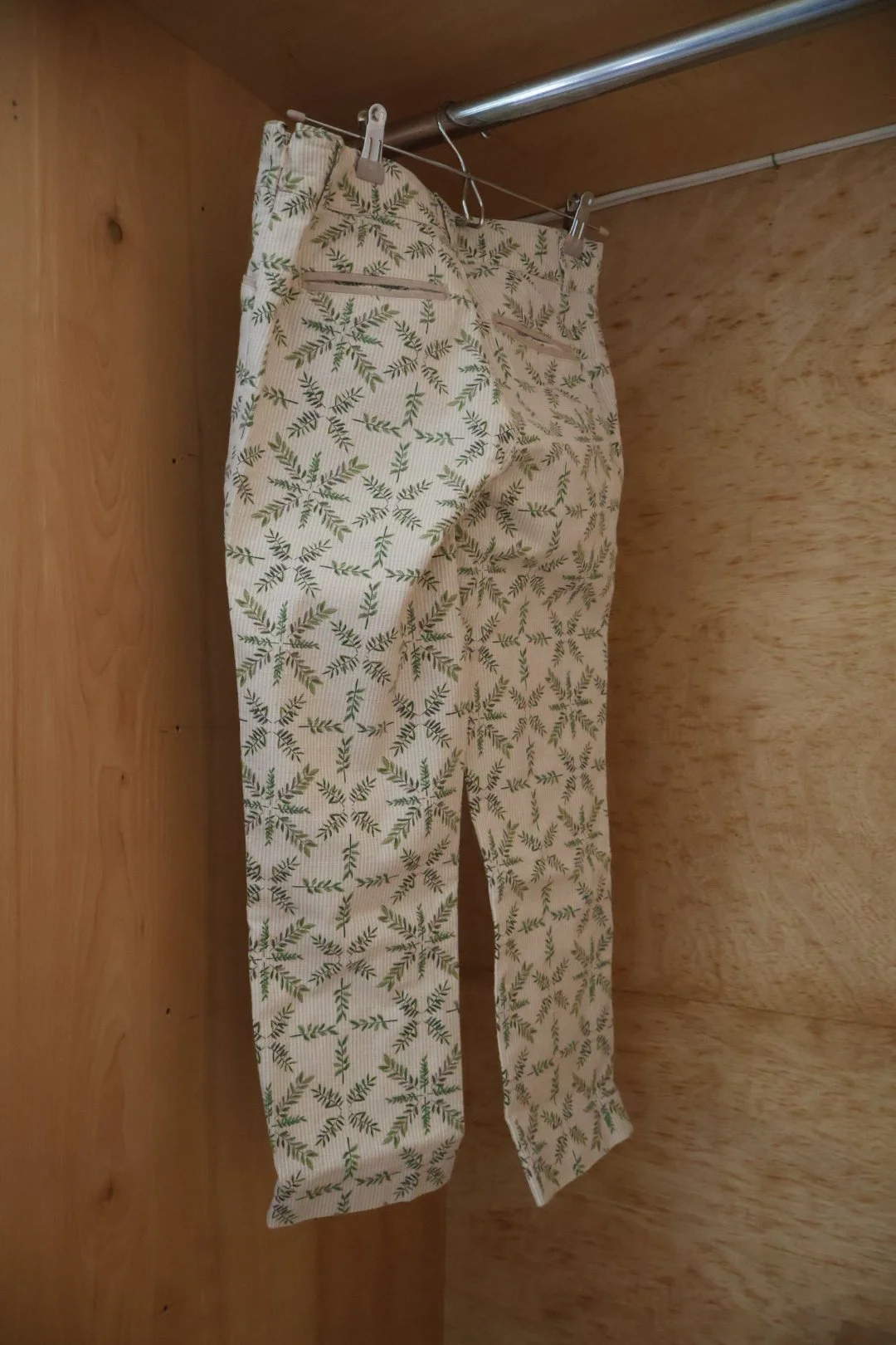 Size 2 Cream Charlie Trouser Printed Green Leaves